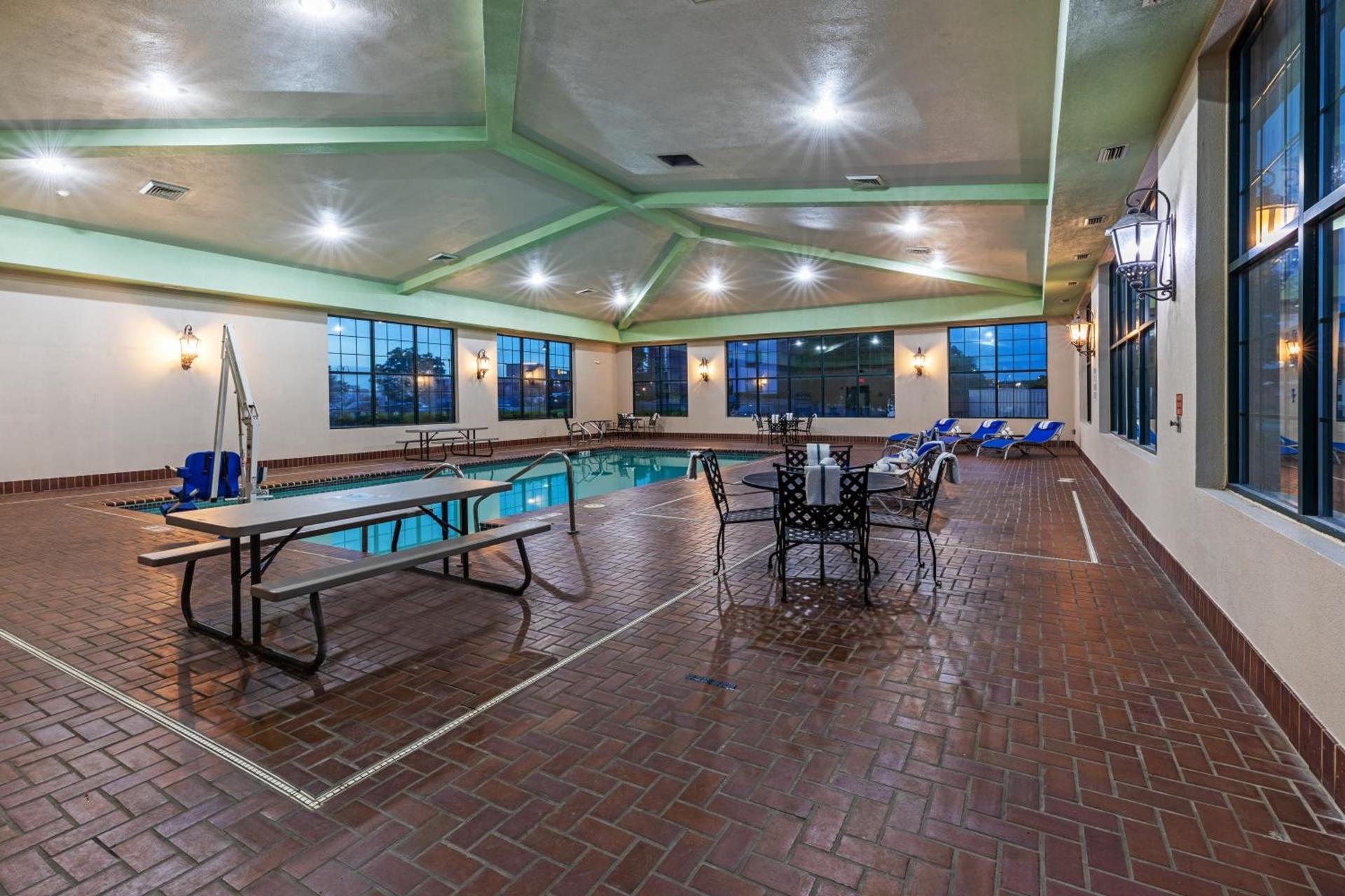 Holiday Inn Express & Suites Tulsa S Broken Arrow Hwy 51 by IHG photo 16