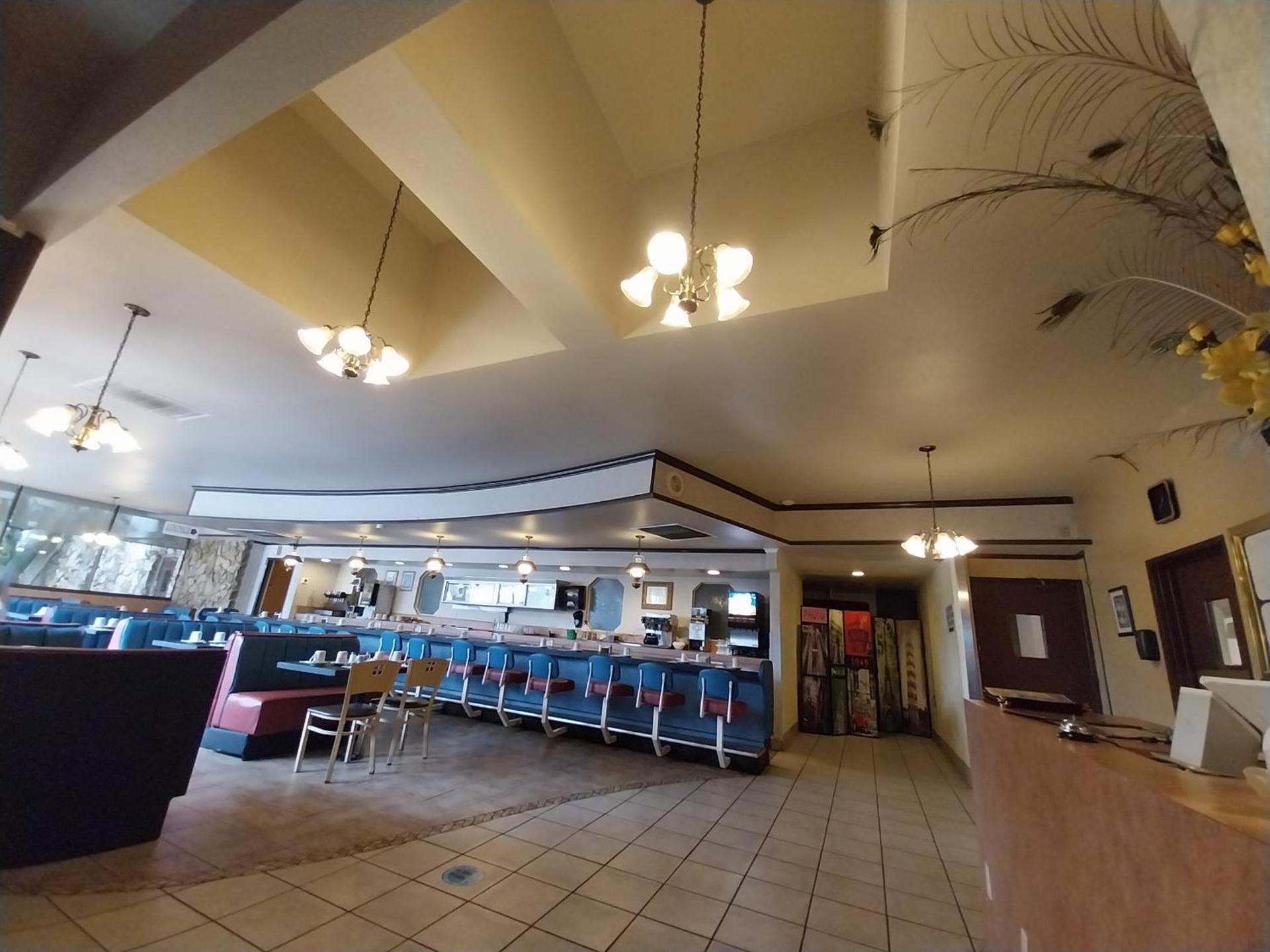 Clarion Hotel Bakersfield North photo 20