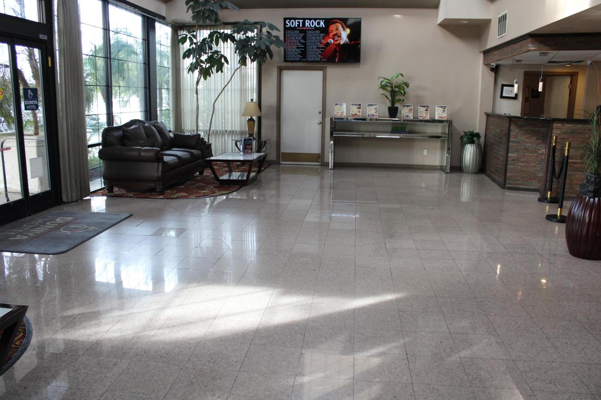 Clarion Hotel Bakersfield North photo 21