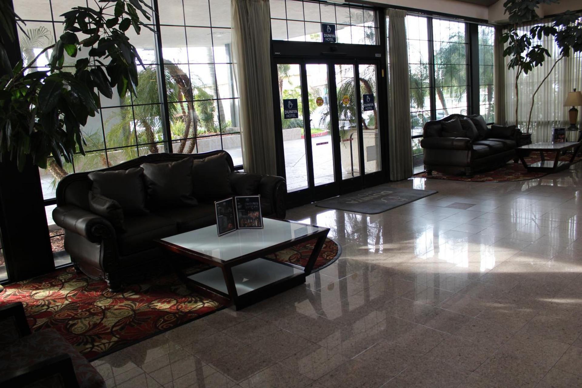 Clarion Hotel Bakersfield North photo 22