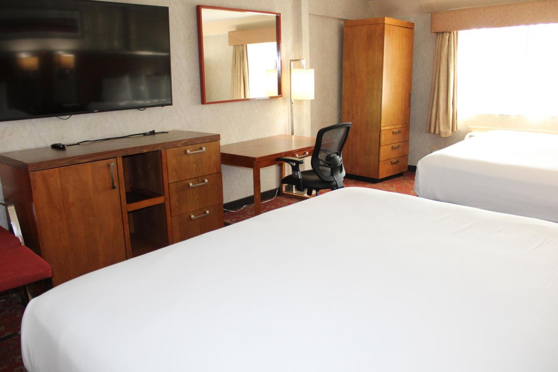 Clarion Hotel Bakersfield North photo 23
