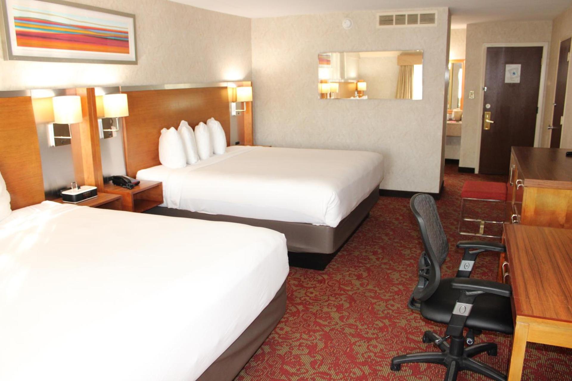 Clarion Hotel Bakersfield North photo 25