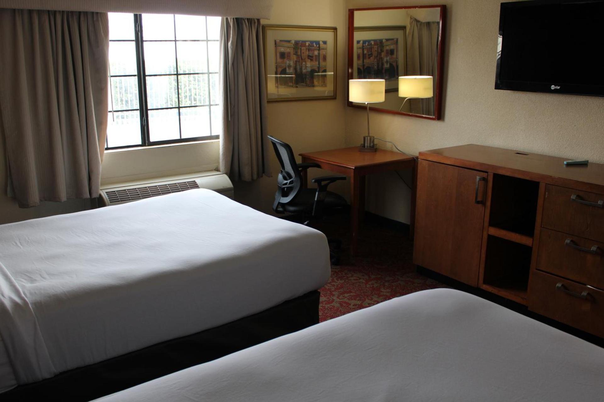 Clarion Hotel Bakersfield North photo 30