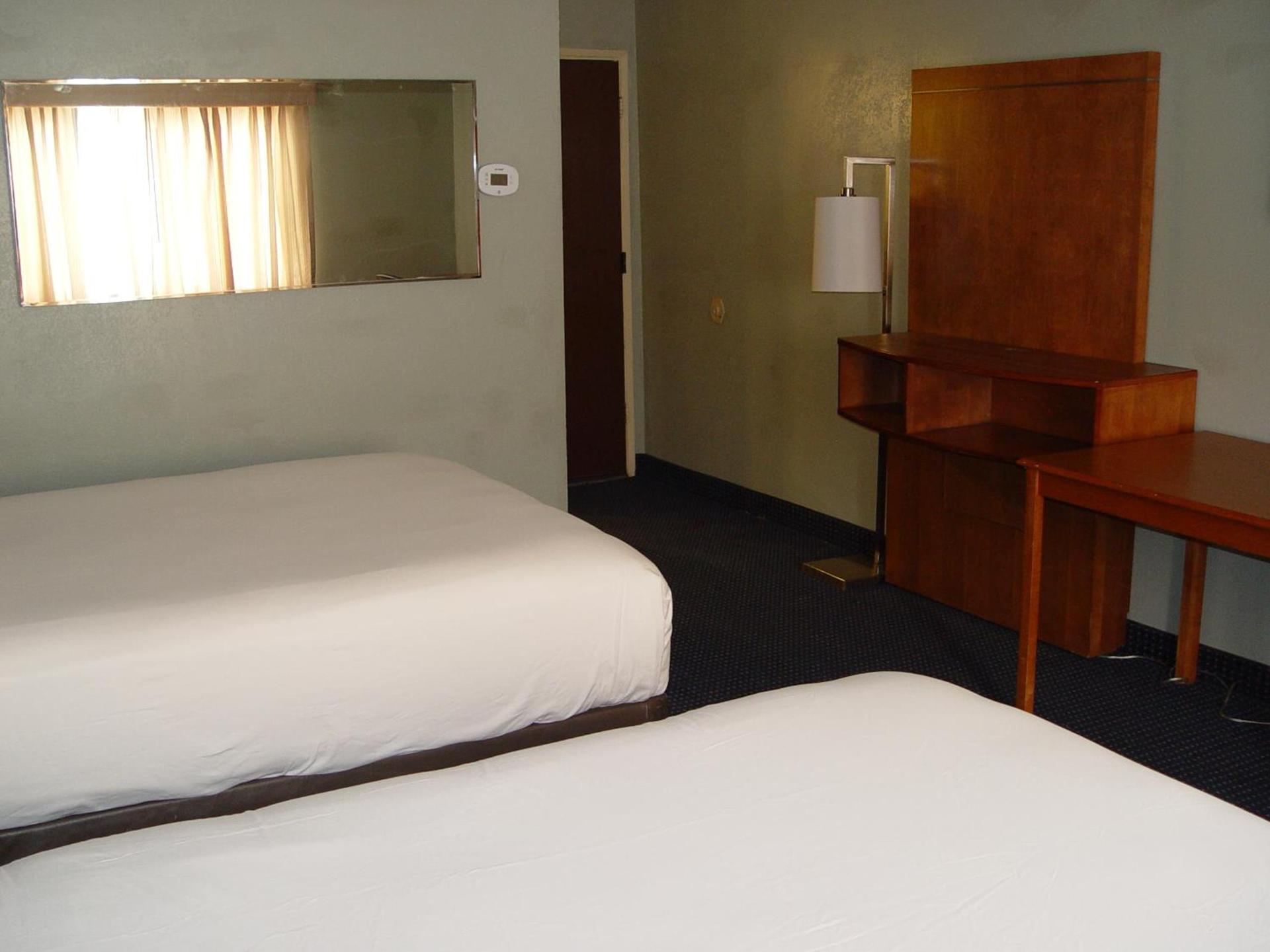 Clarion Hotel Bakersfield North photo 31