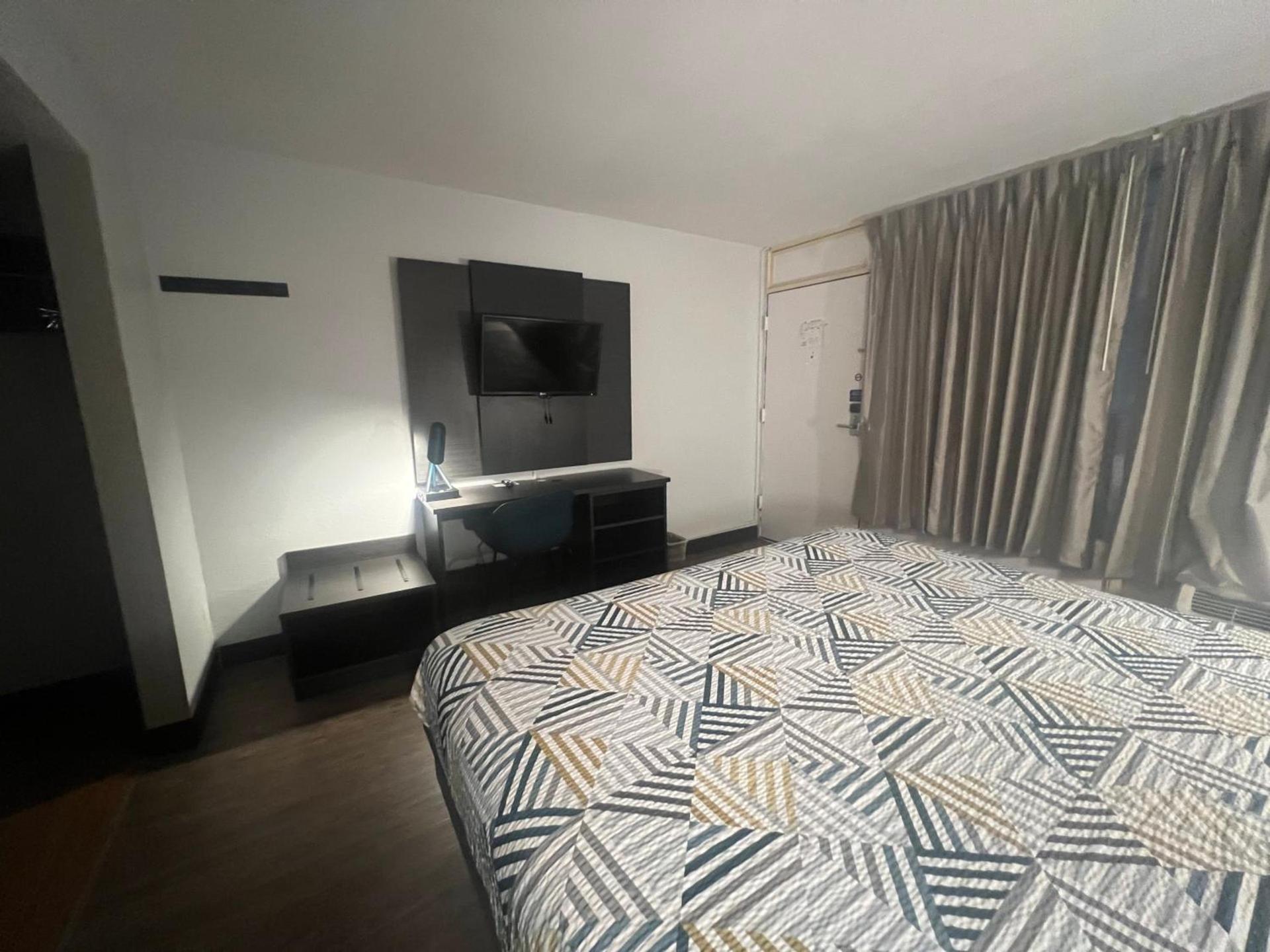 Motel 6 Glendale Phoenix photo 7