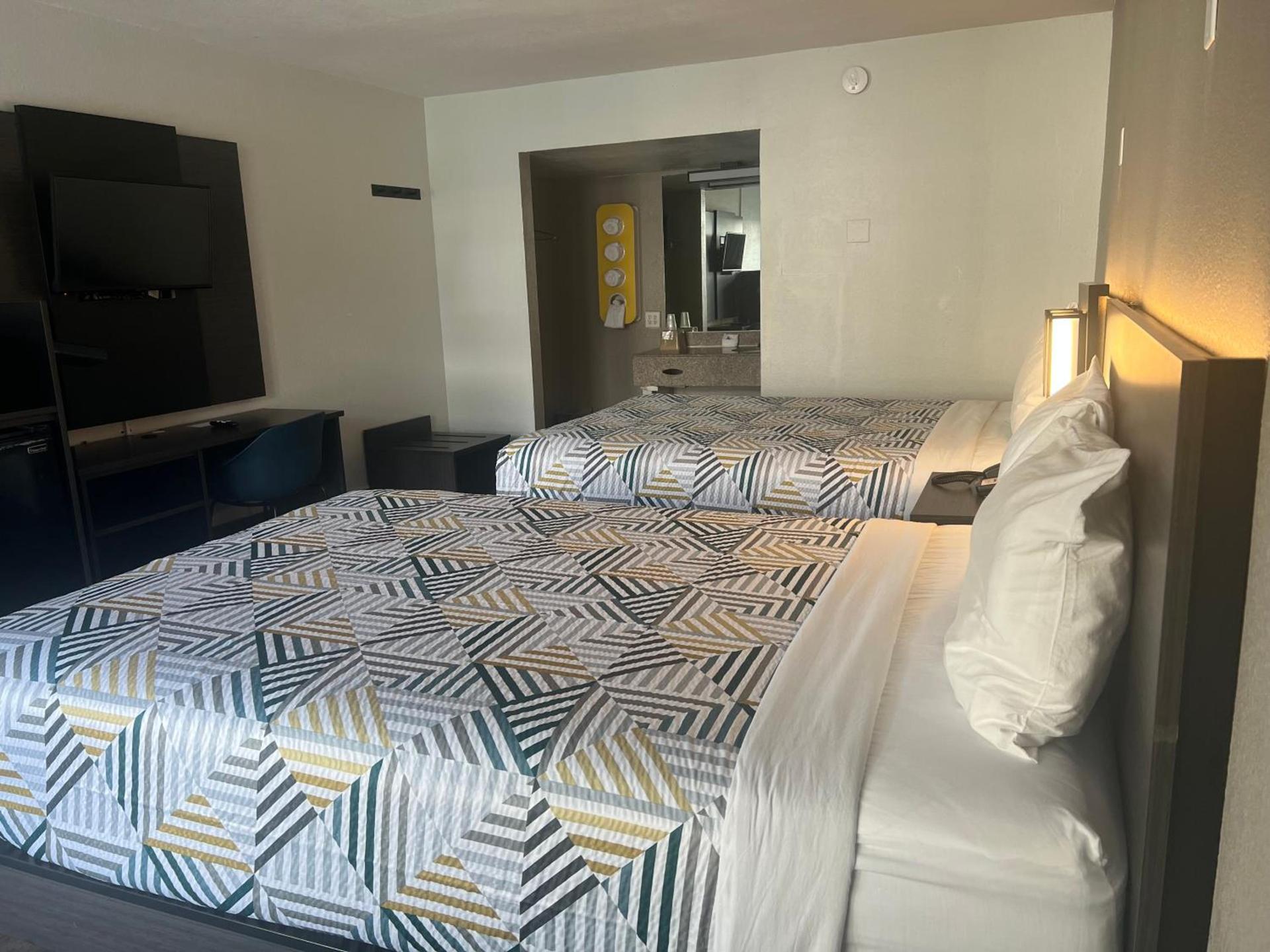 Motel 6 Glendale Phoenix photo 2