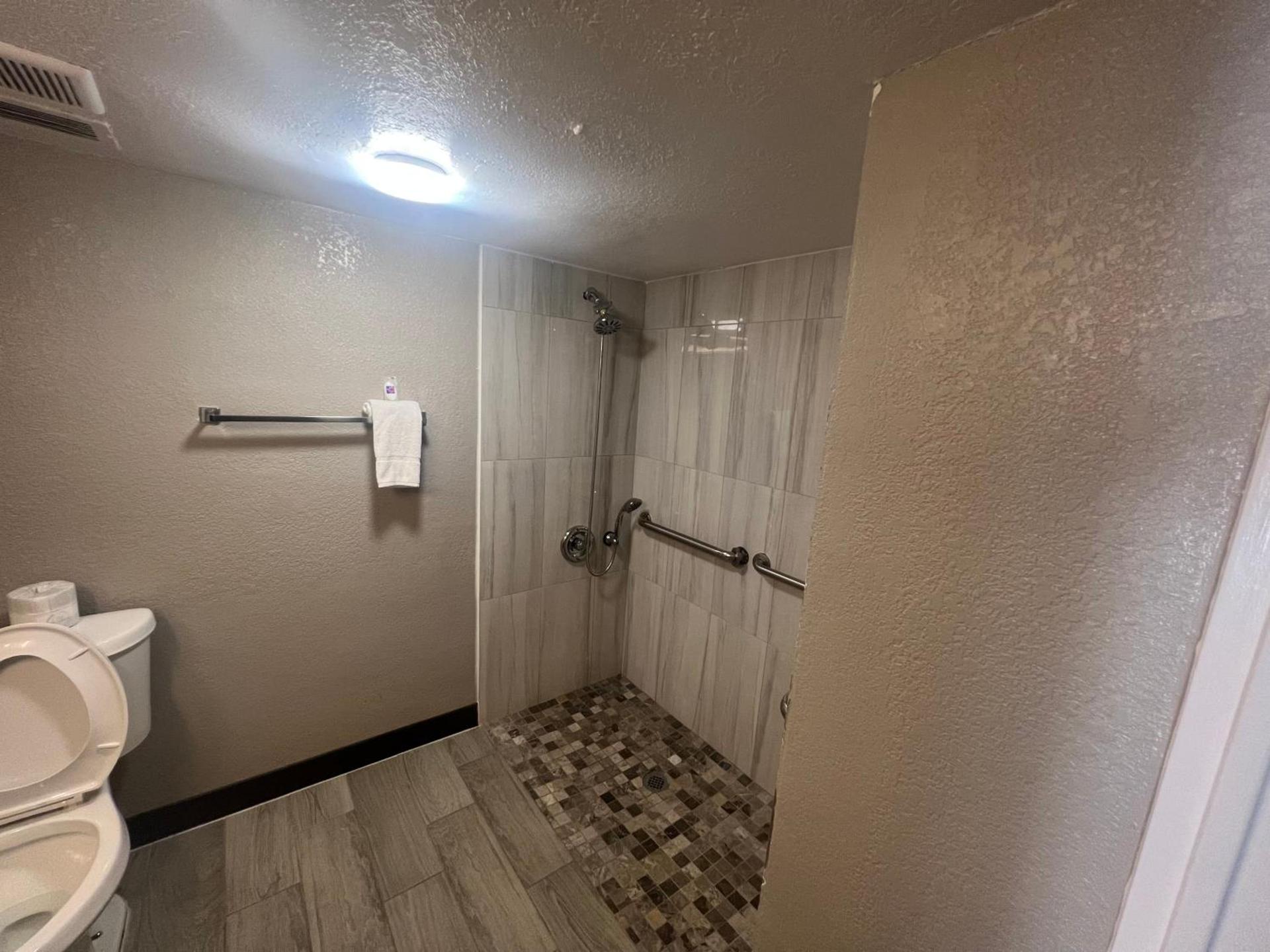 Motel 6 Glendale Phoenix photo 11