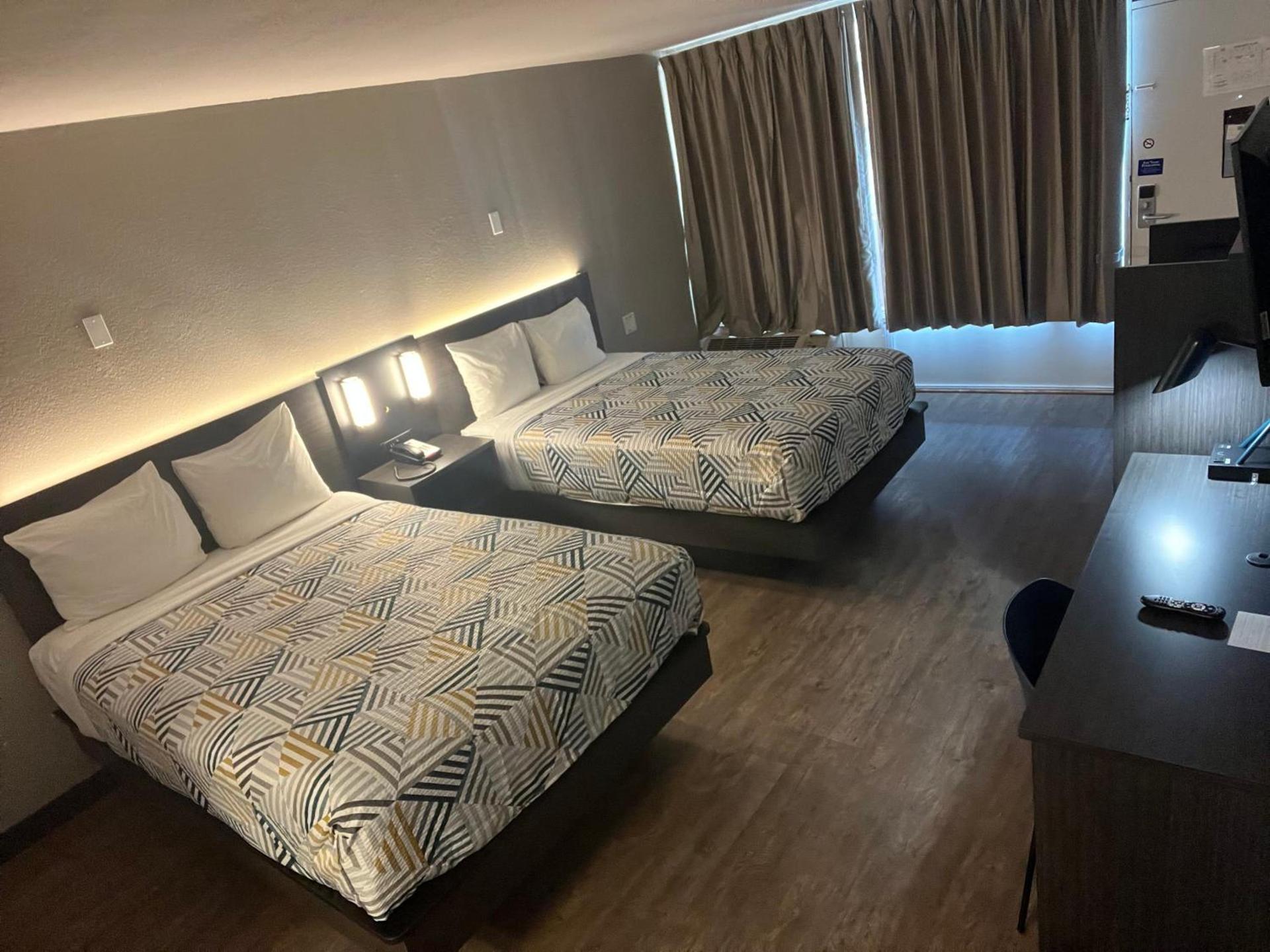 Motel 6 Glendale Phoenix photo 13
