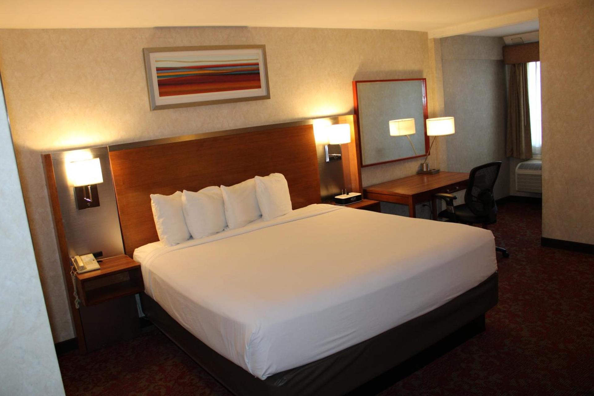Clarion Hotel Bakersfield North photo 45