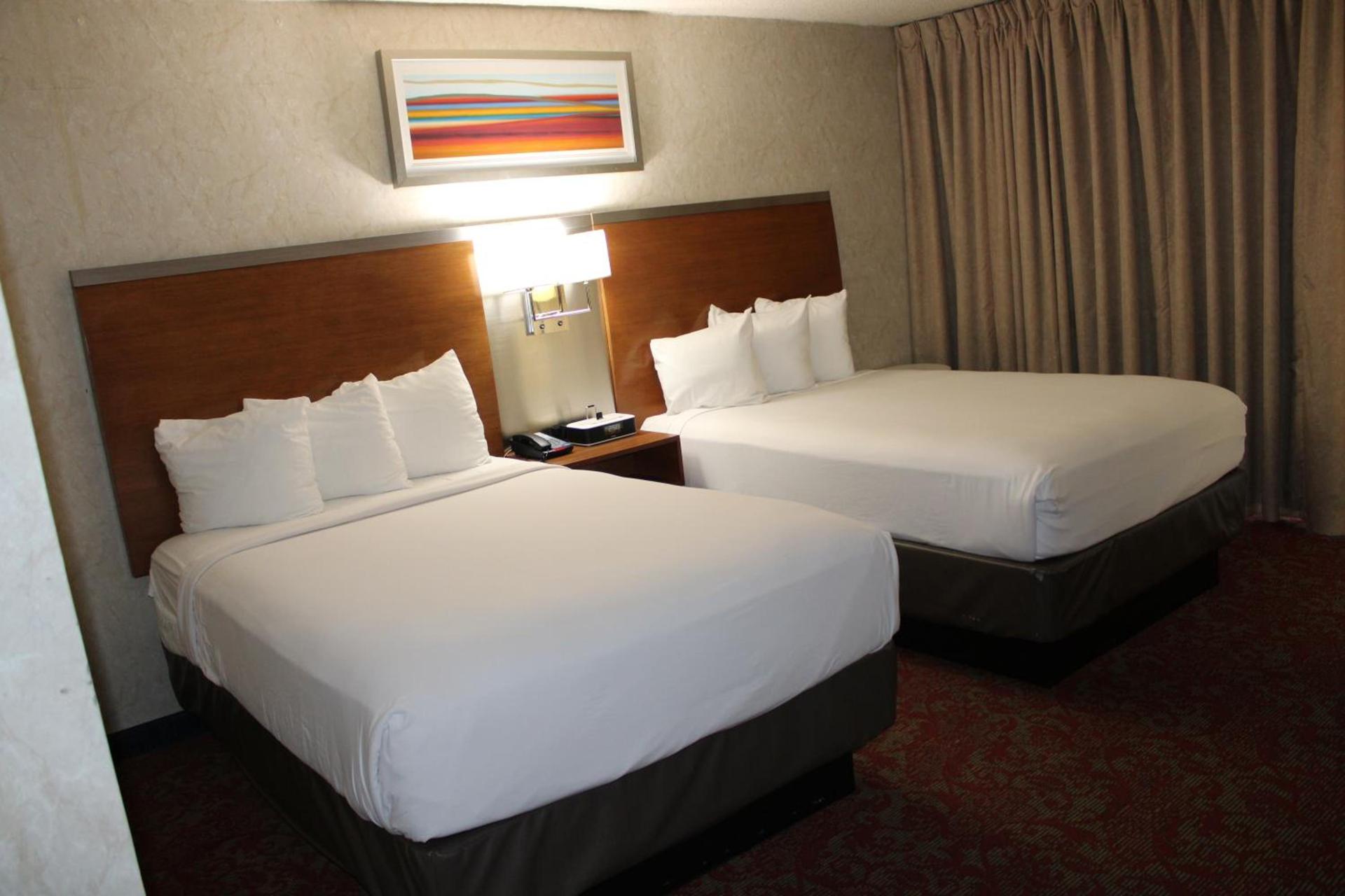 Clarion Hotel Bakersfield North photo 49
