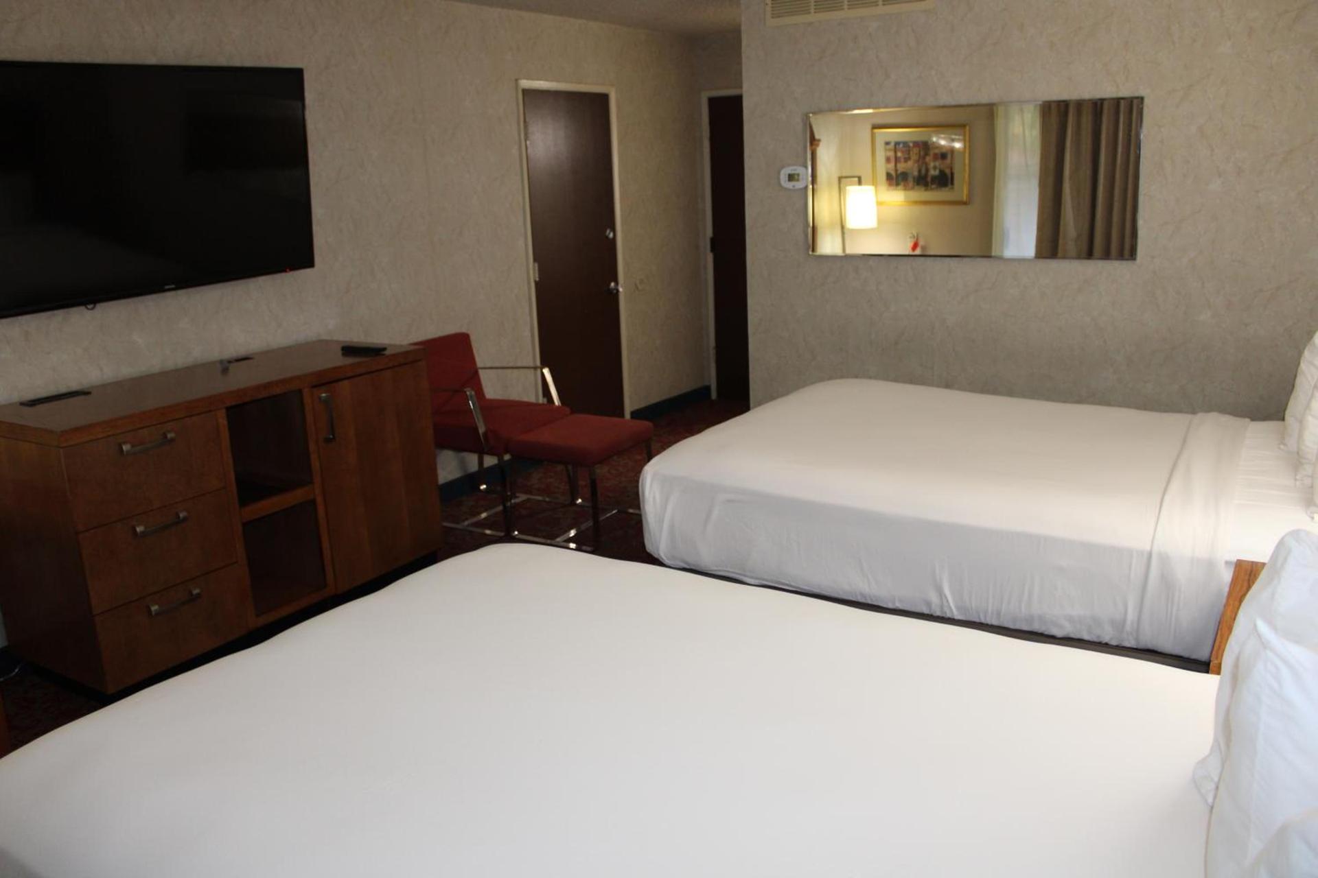 Clarion Hotel Bakersfield North photo 51