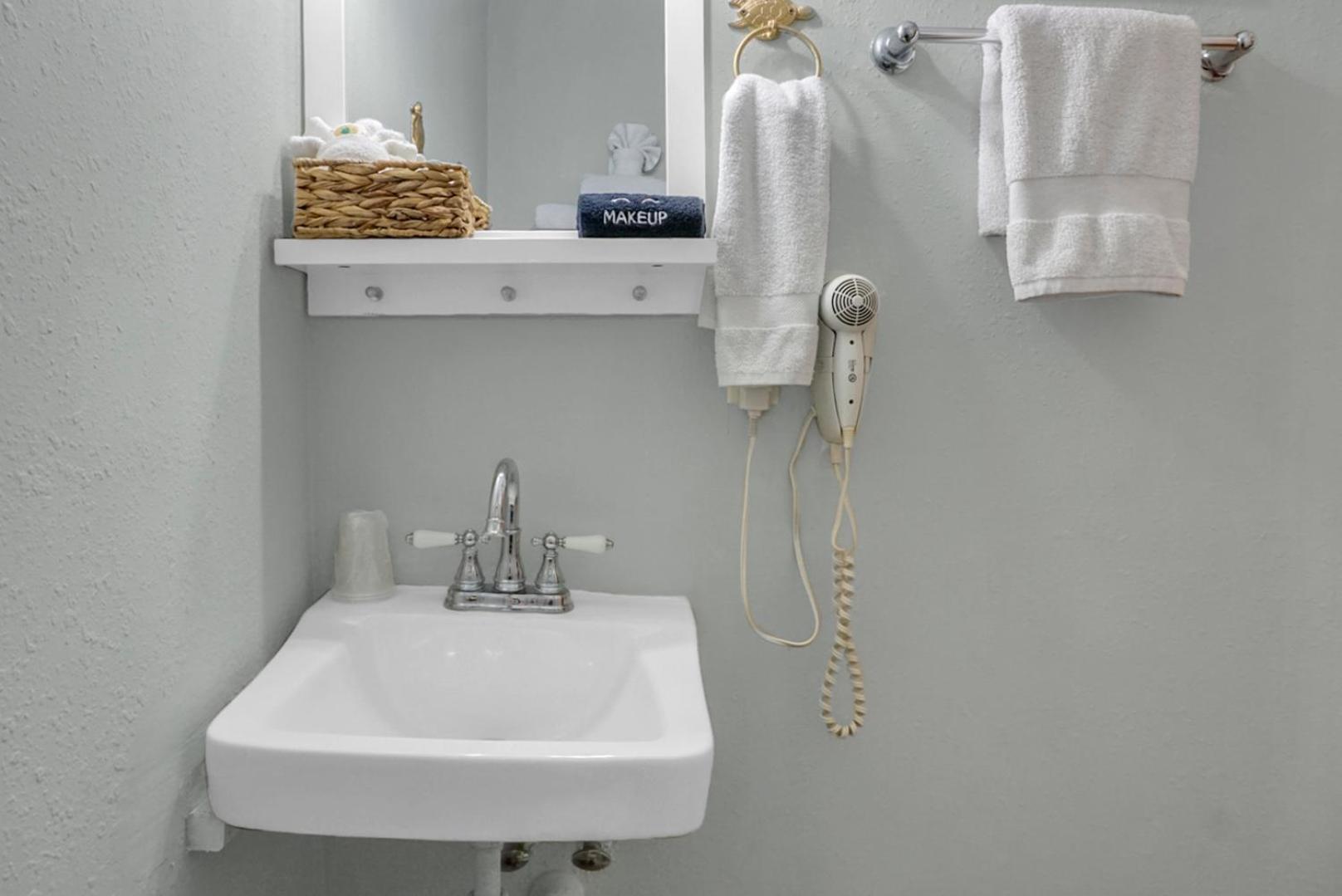 Carolina Beach Inn photo 40