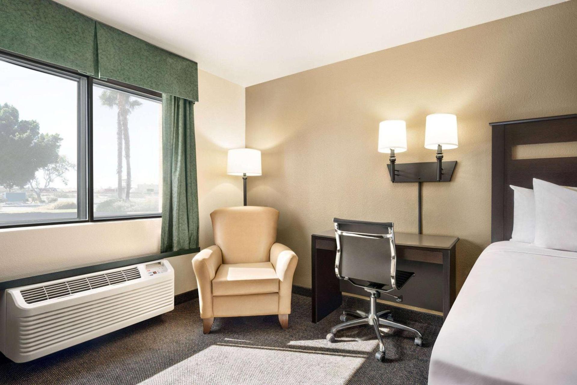 Travelodge by Wyndham Yuma photo 20