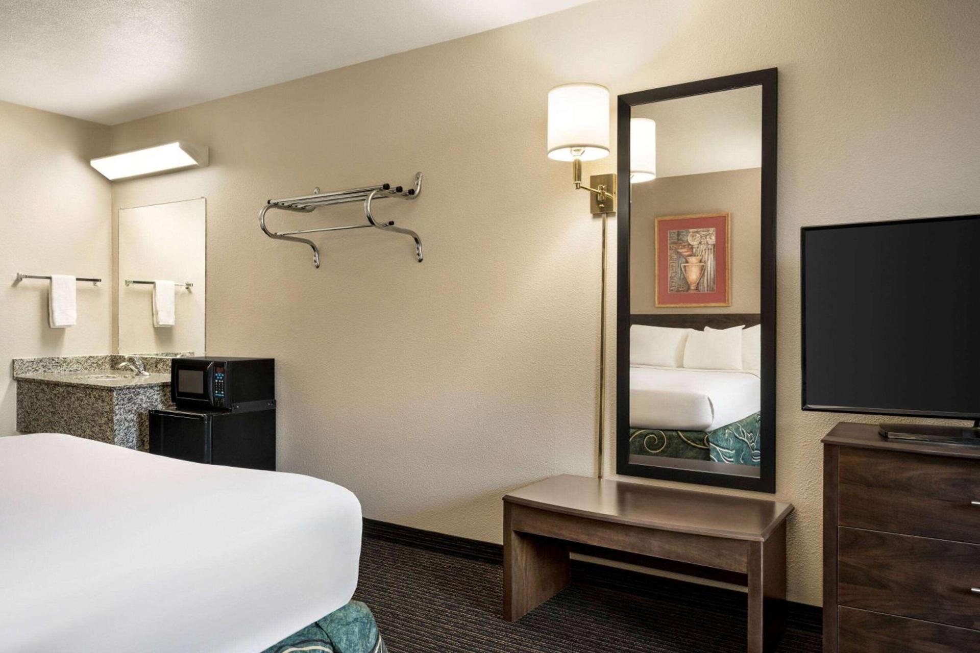 Travelodge by Wyndham Yuma photo 23