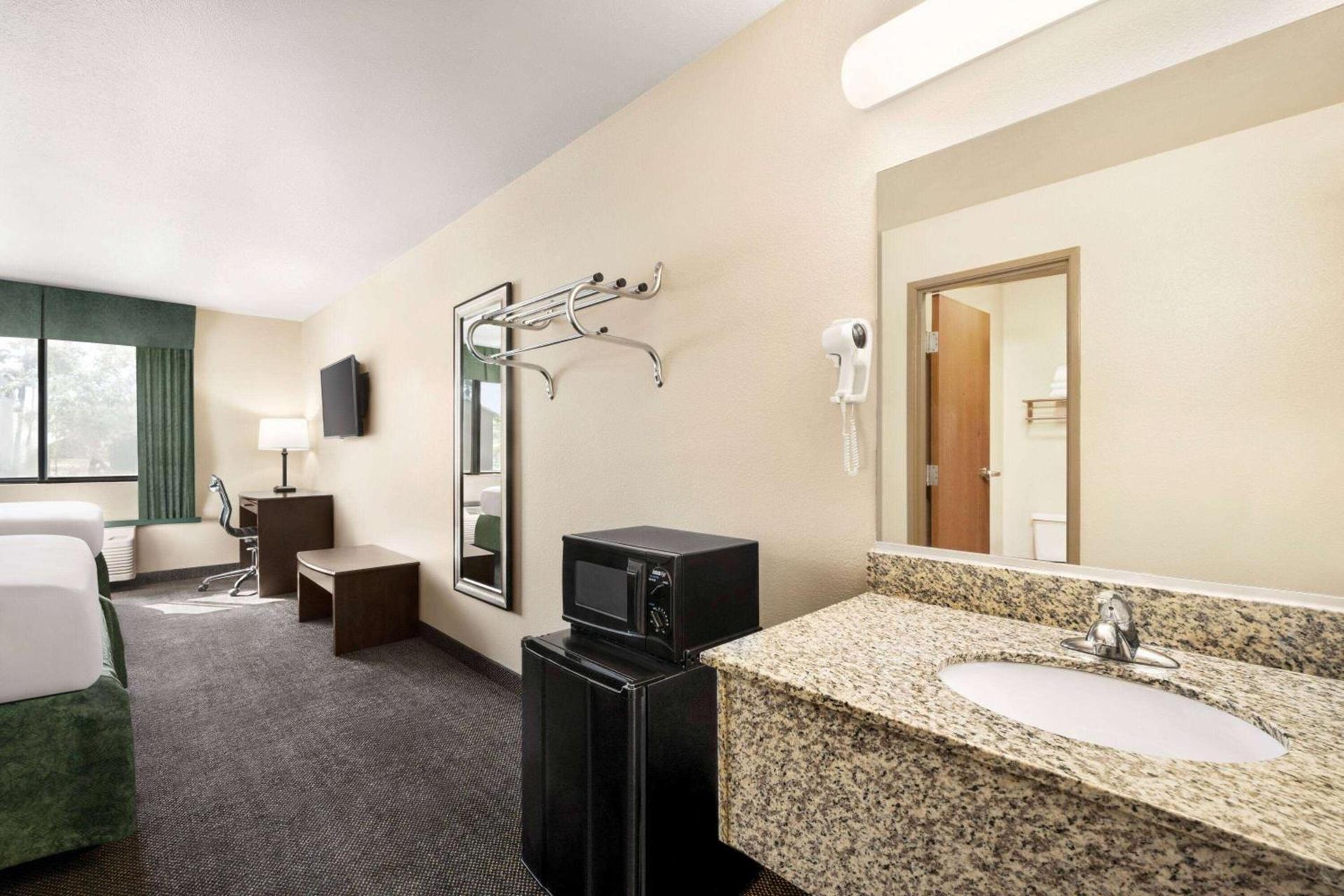 Travelodge by Wyndham Yuma photo 15