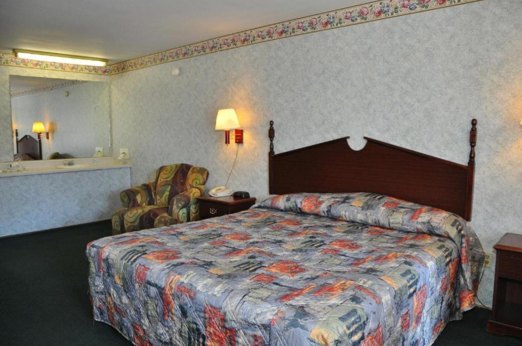 MERRIMAC INN & SUITES photo 6