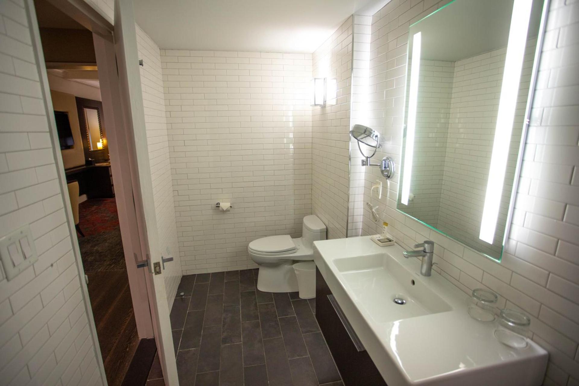 Lexington Plaza Hotel photo 66