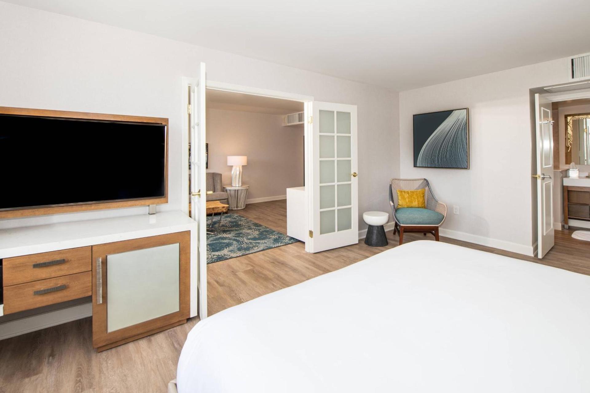 Renaissance Newport Beach Hotel photo 54