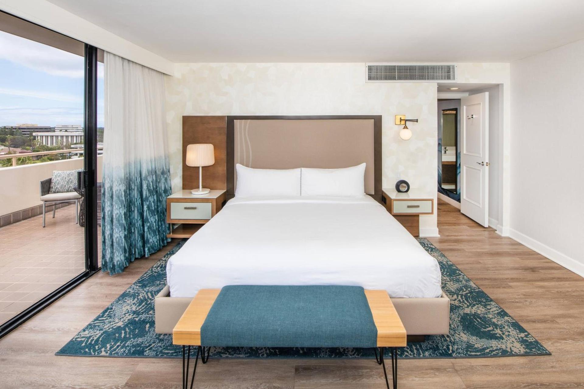 Renaissance Newport Beach Hotel photo 55