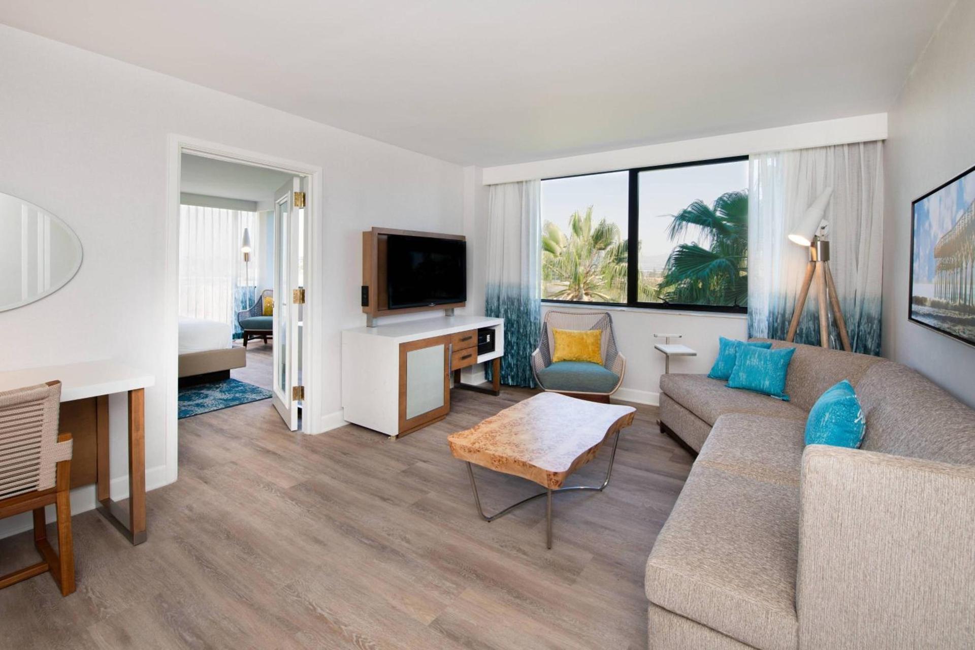 Renaissance Newport Beach Hotel photo 63