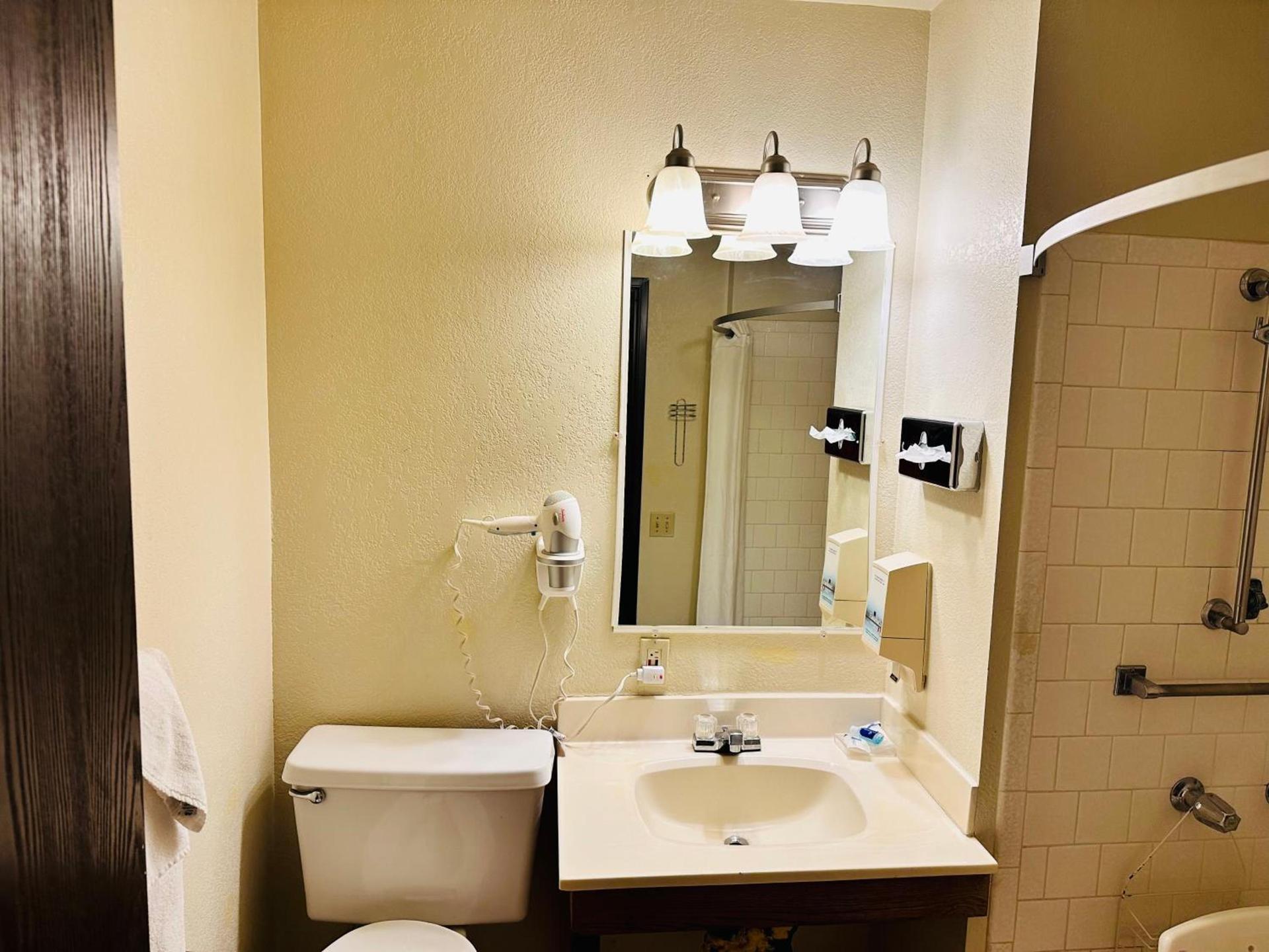 Rodeway Inn Winslow I-40 photo 35