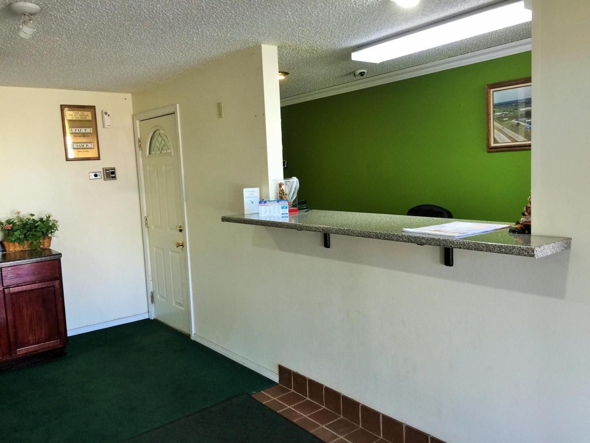Tollway Inn Beloit photo 31