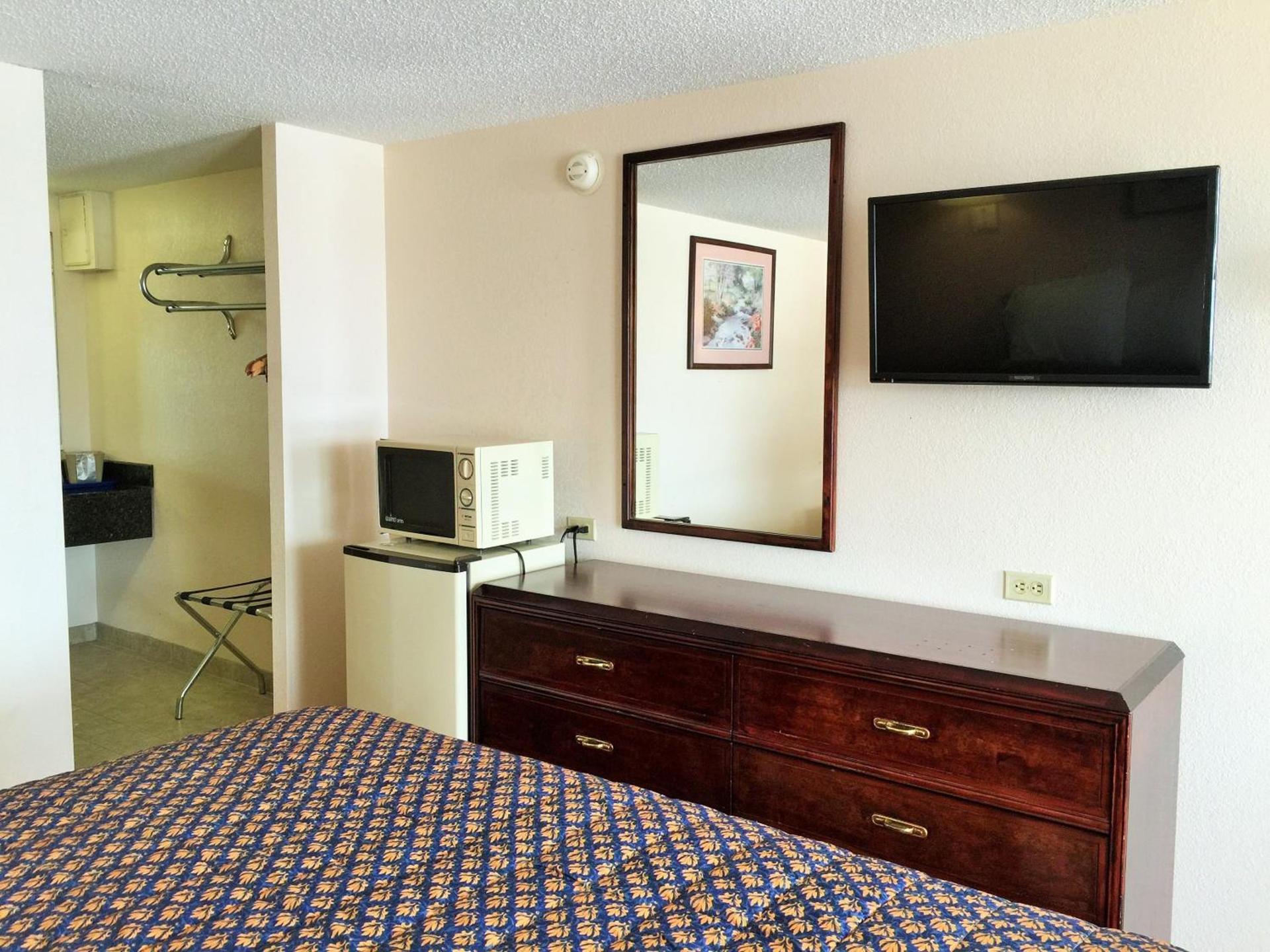 Tollway Inn Beloit photo 29