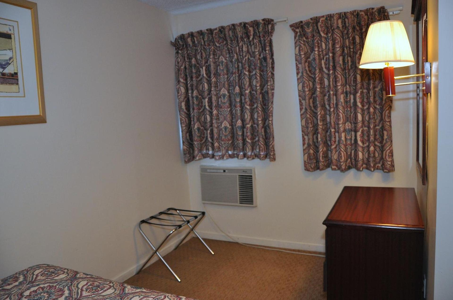 MERRIMAC INN & SUITES photo 24