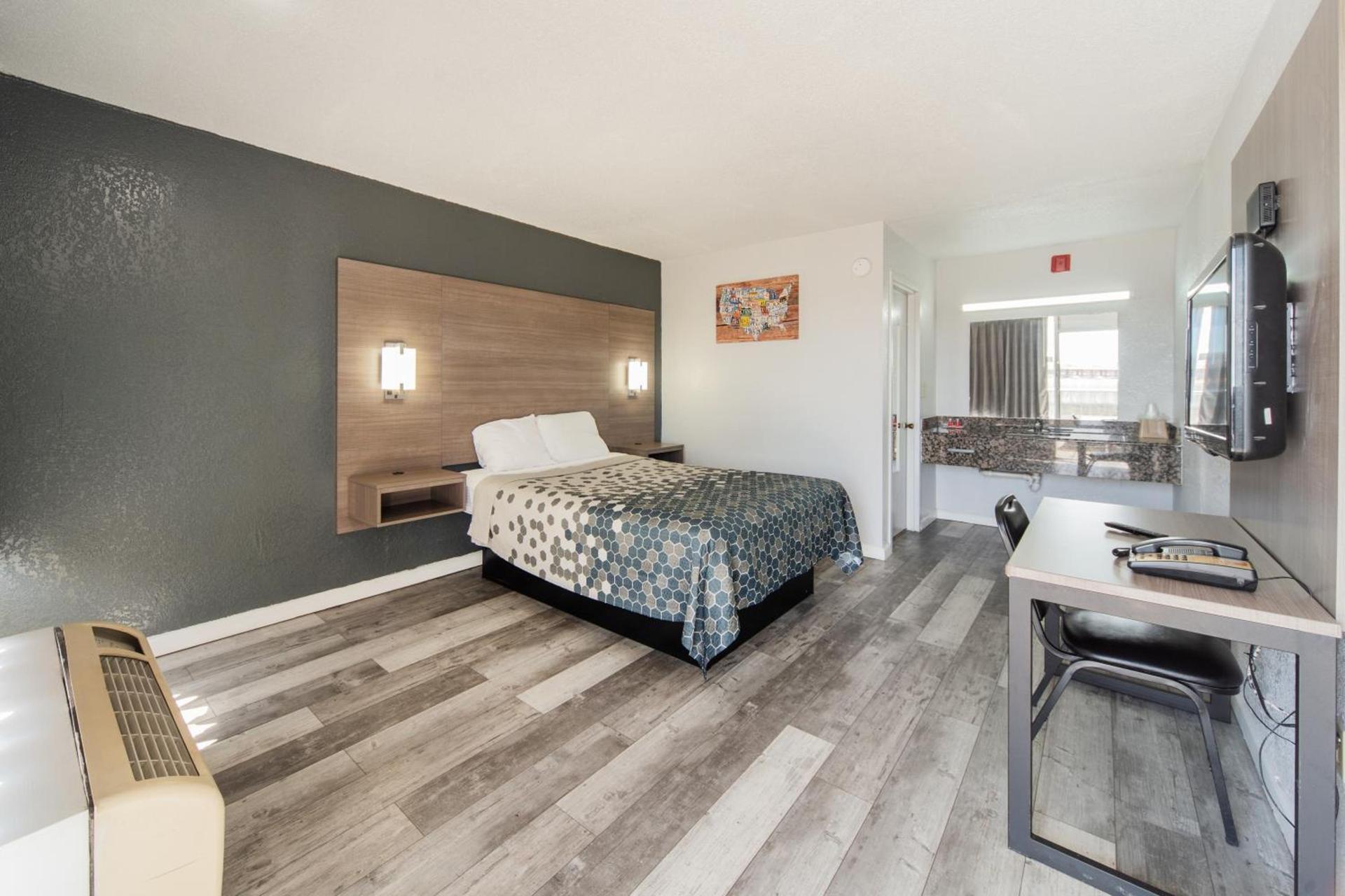 Econo Lodge Inn & Suites Near Bricktown photo 62