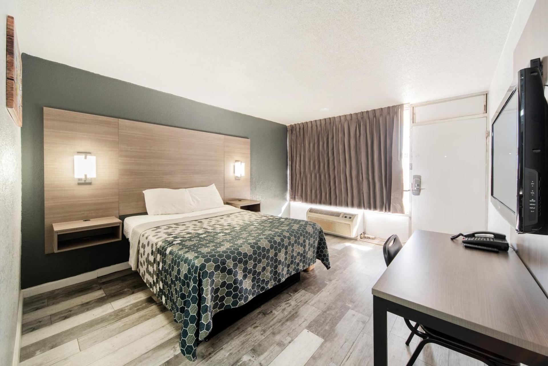 Econo Lodge Inn & Suites Near Bricktown photo 66