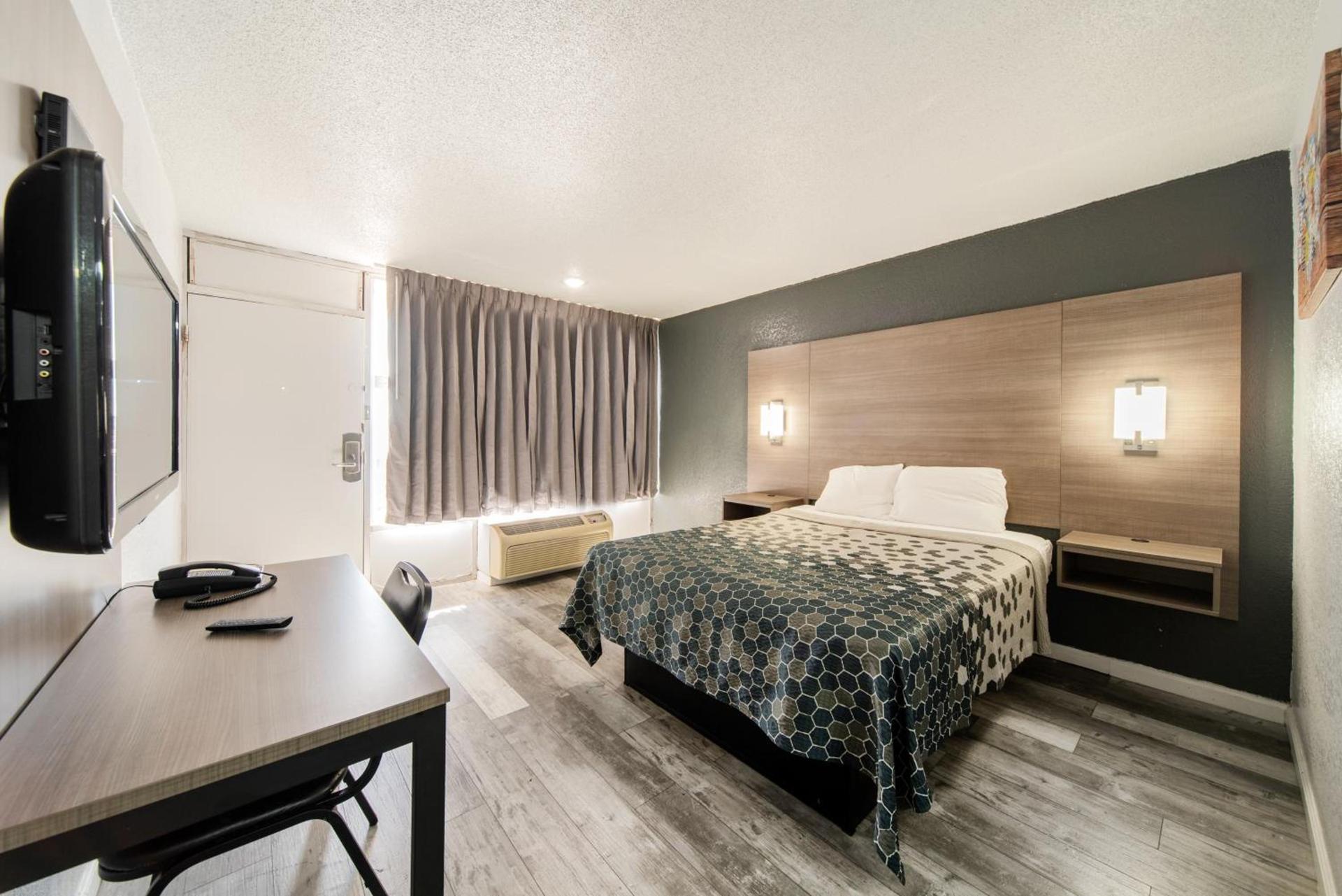 Econo Lodge Inn & Suites Near Bricktown photo 65
