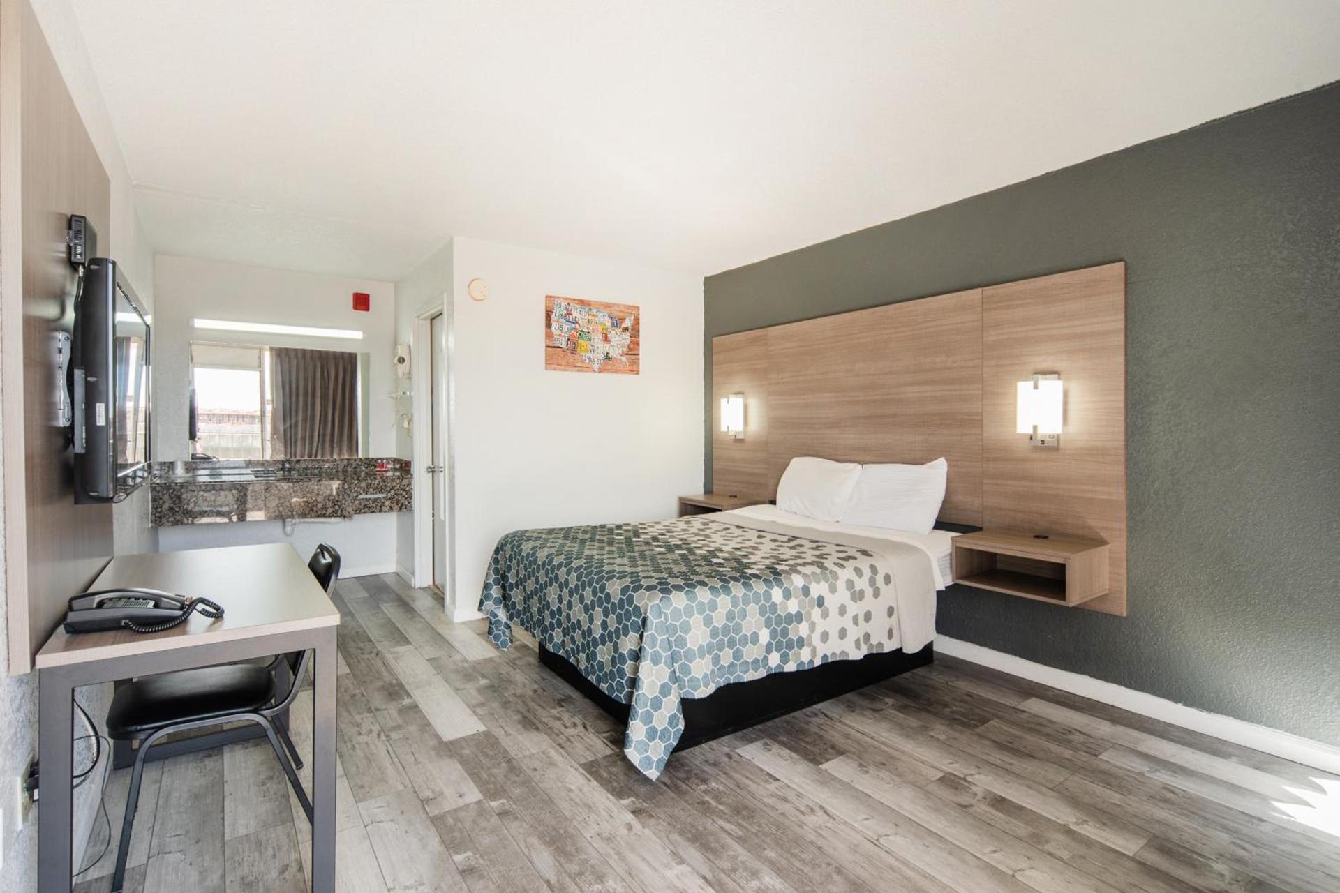 Econo Lodge Inn & Suites Near Bricktown photo 67