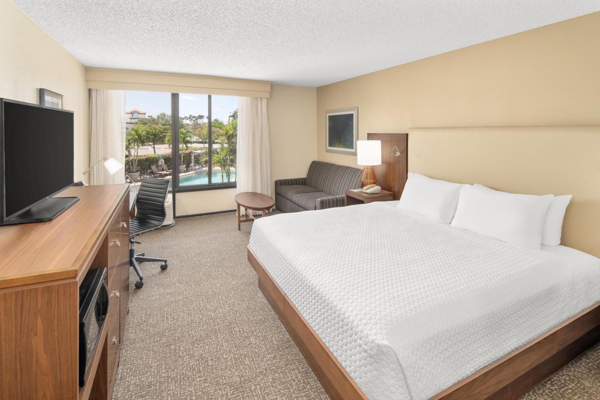 Doubletree by Hilton Fort Myers at Bell Tower Shops photo 33