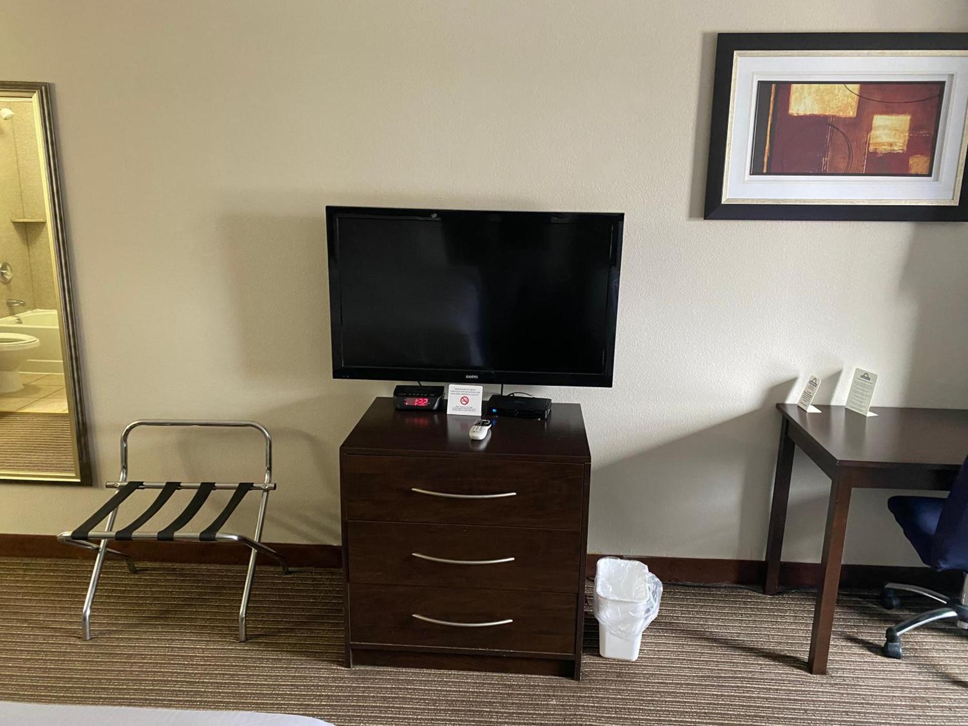 Days Inn by Wyndham Perryville MO photo 13