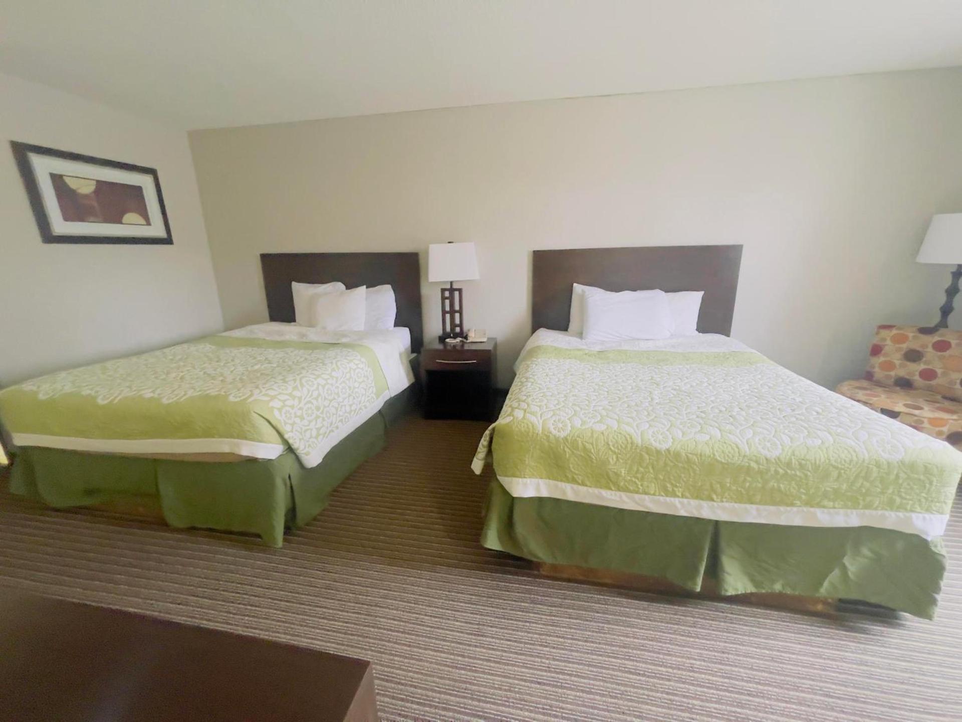 Days Inn by Wyndham Perryville MO photo 16