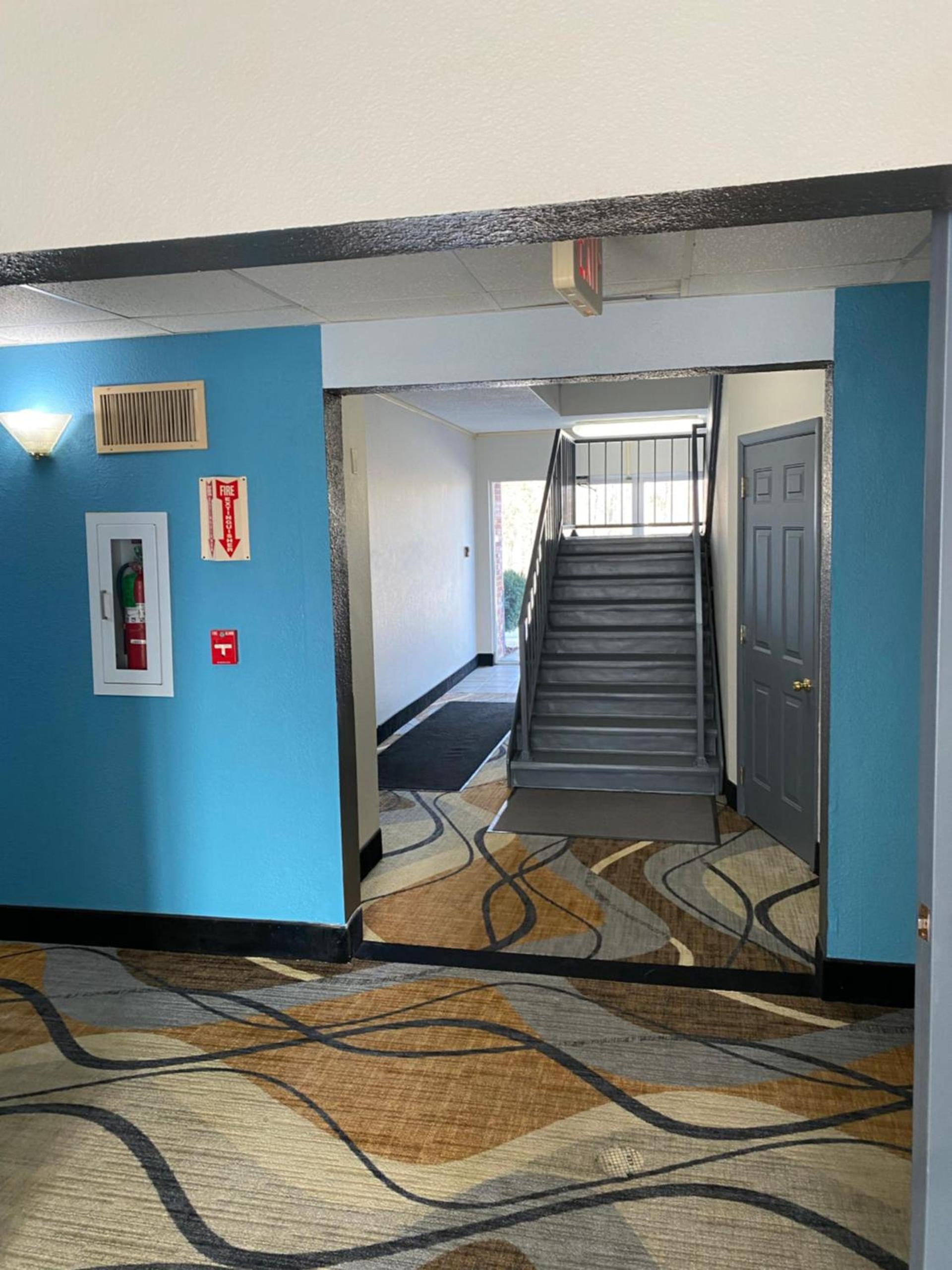 Days Inn by Wyndham Perryville MO photo 27