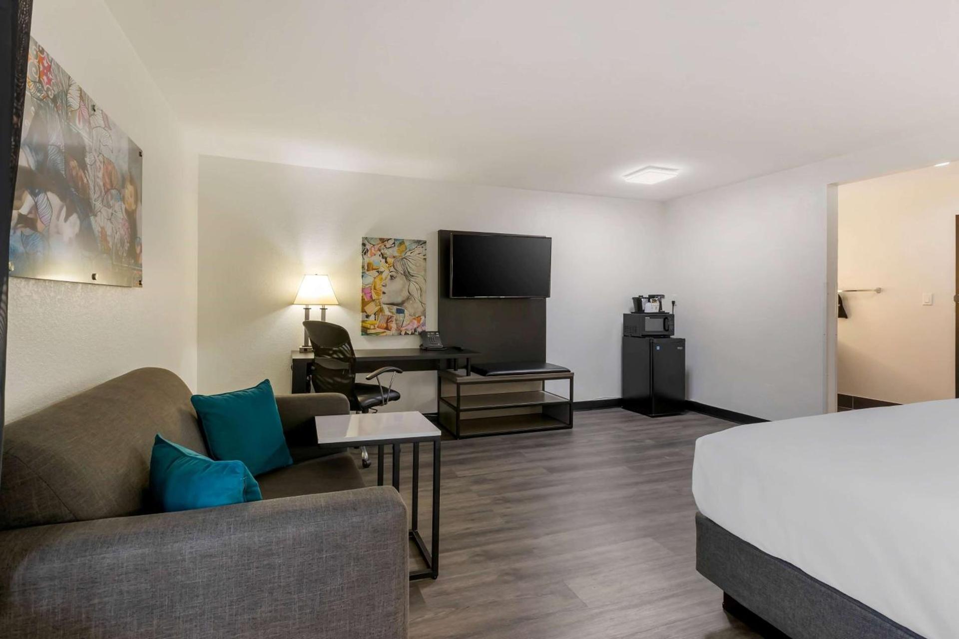 La Quinta by Wyndham Des Moines West Clive photo 32