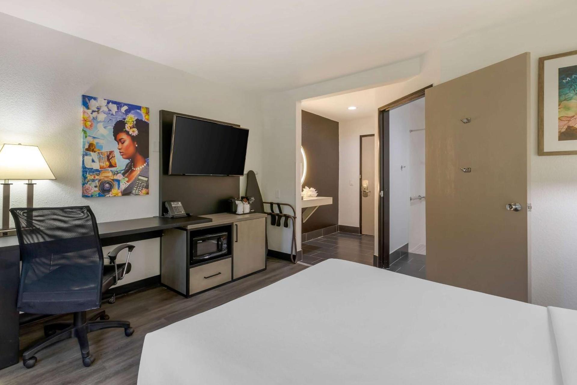 La Quinta by Wyndham Des Moines West Clive photo 37