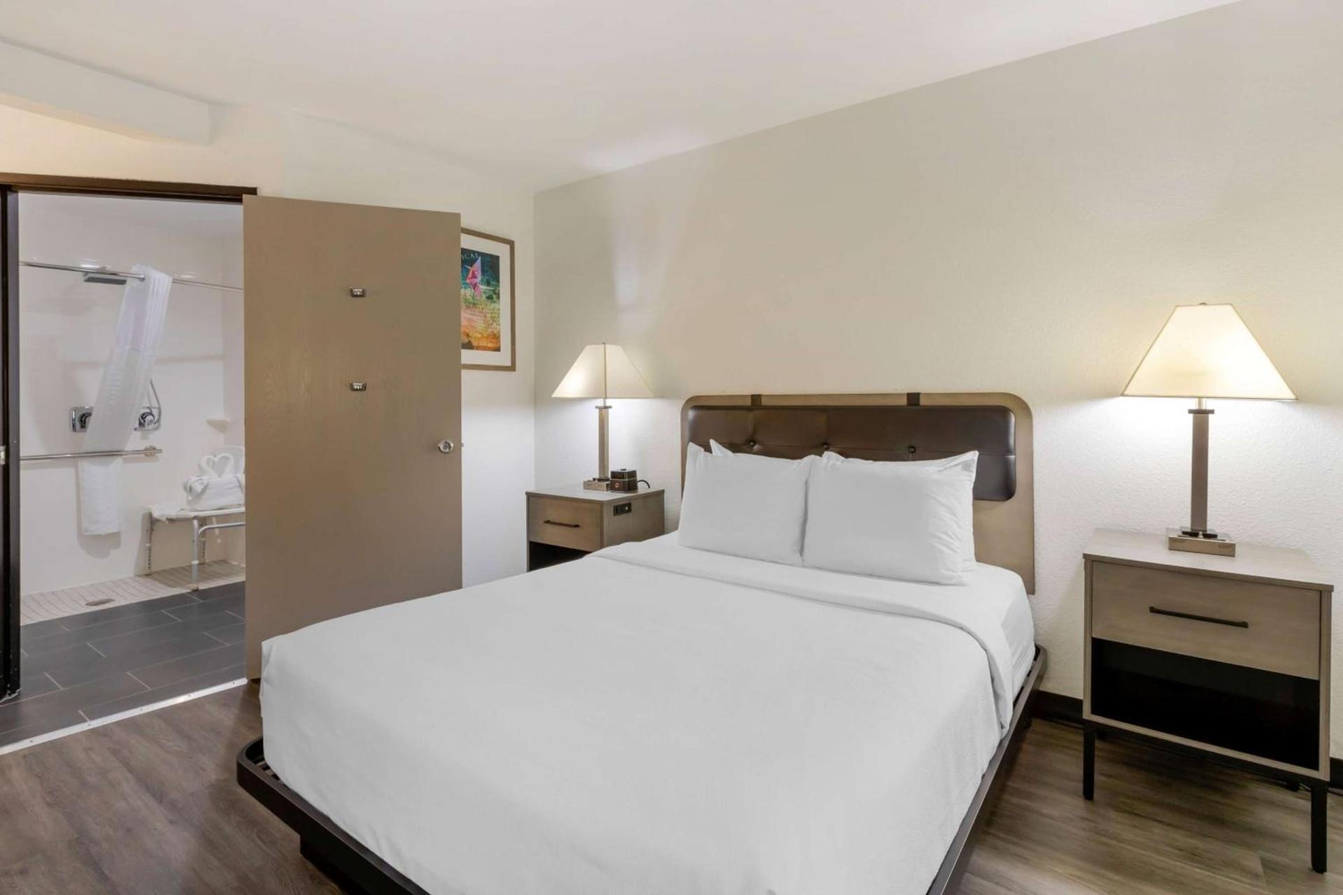 La Quinta by Wyndham Des Moines West Clive photo 36