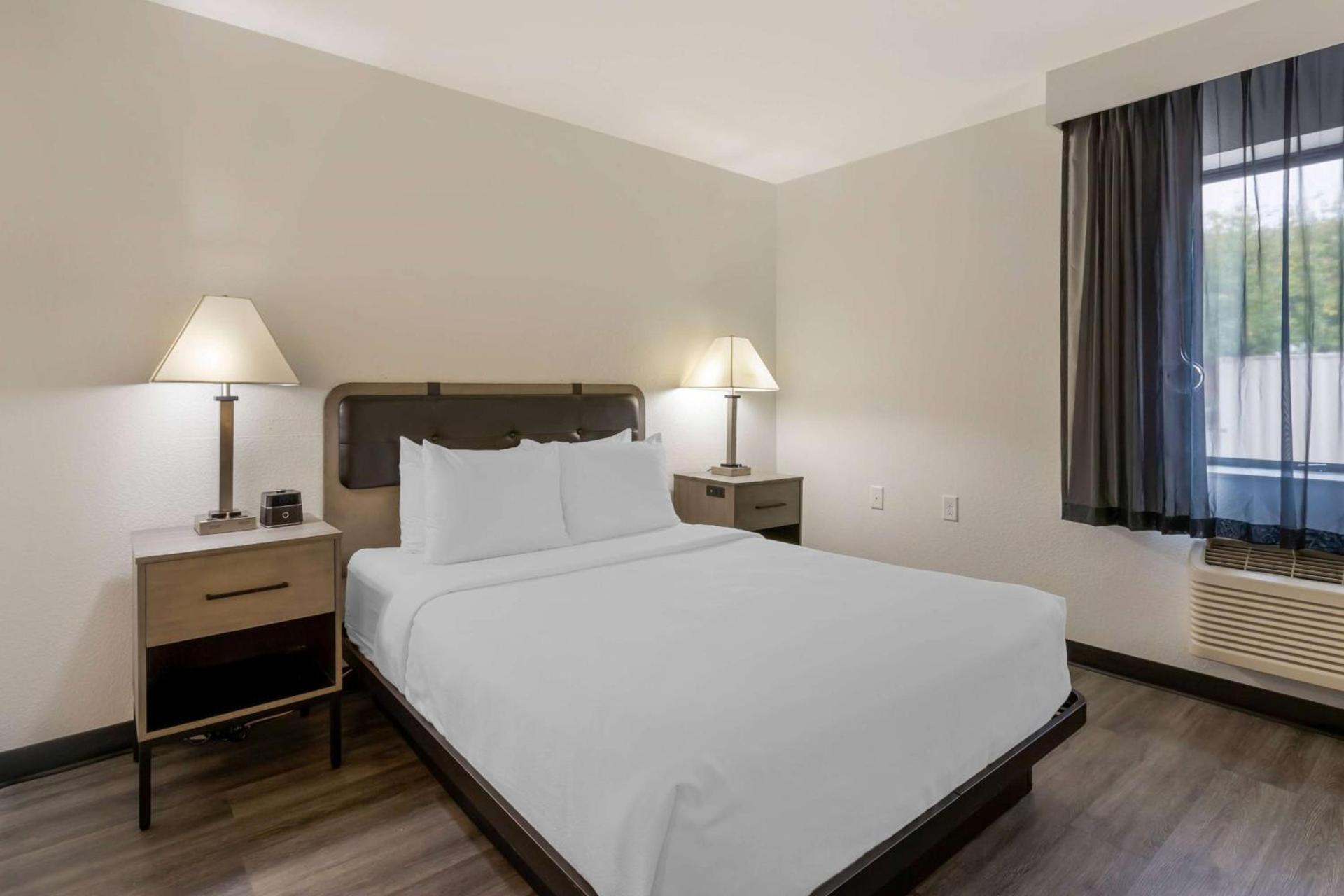 La Quinta by Wyndham Des Moines West Clive photo 38