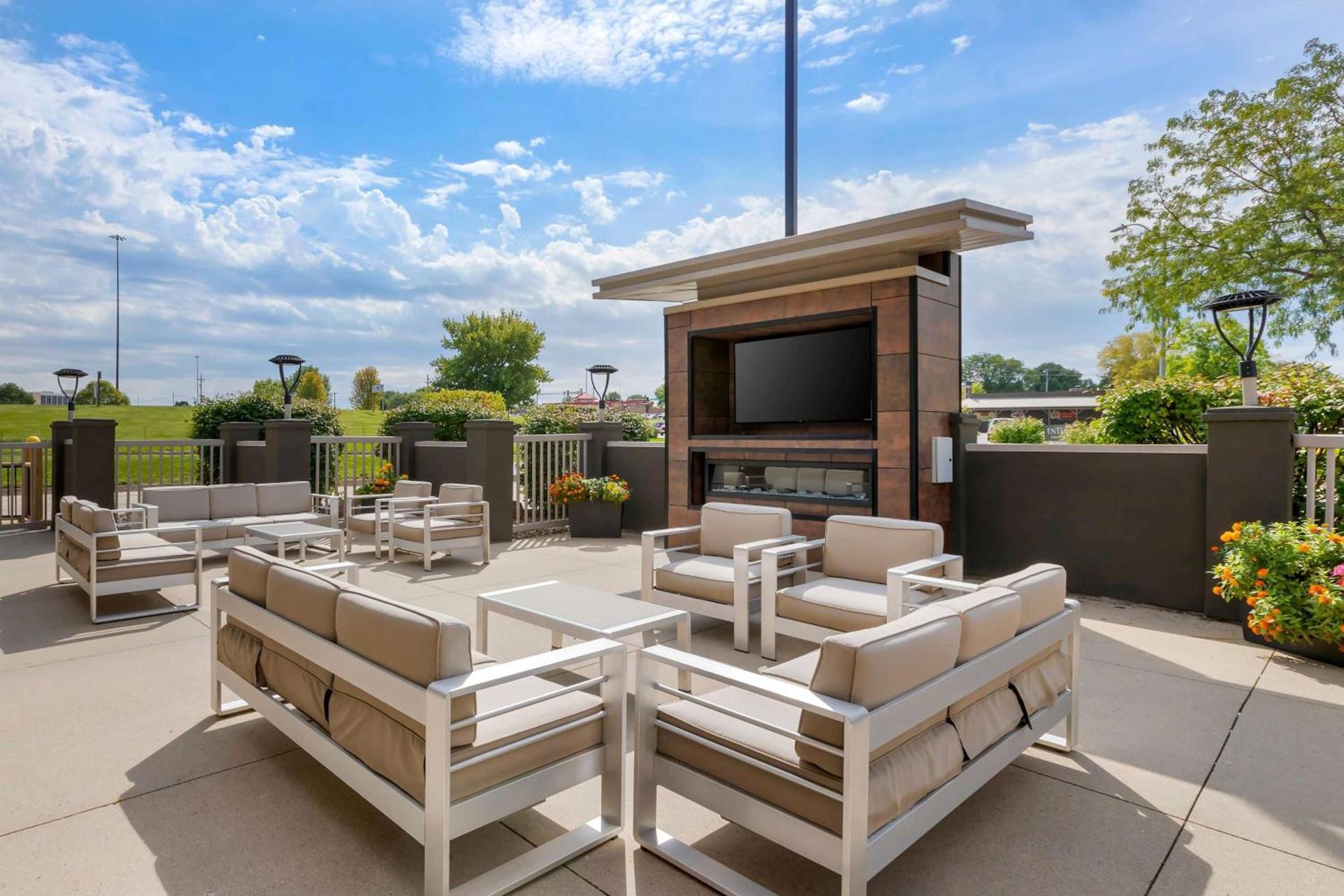 La Quinta by Wyndham Des Moines West Clive photo 49