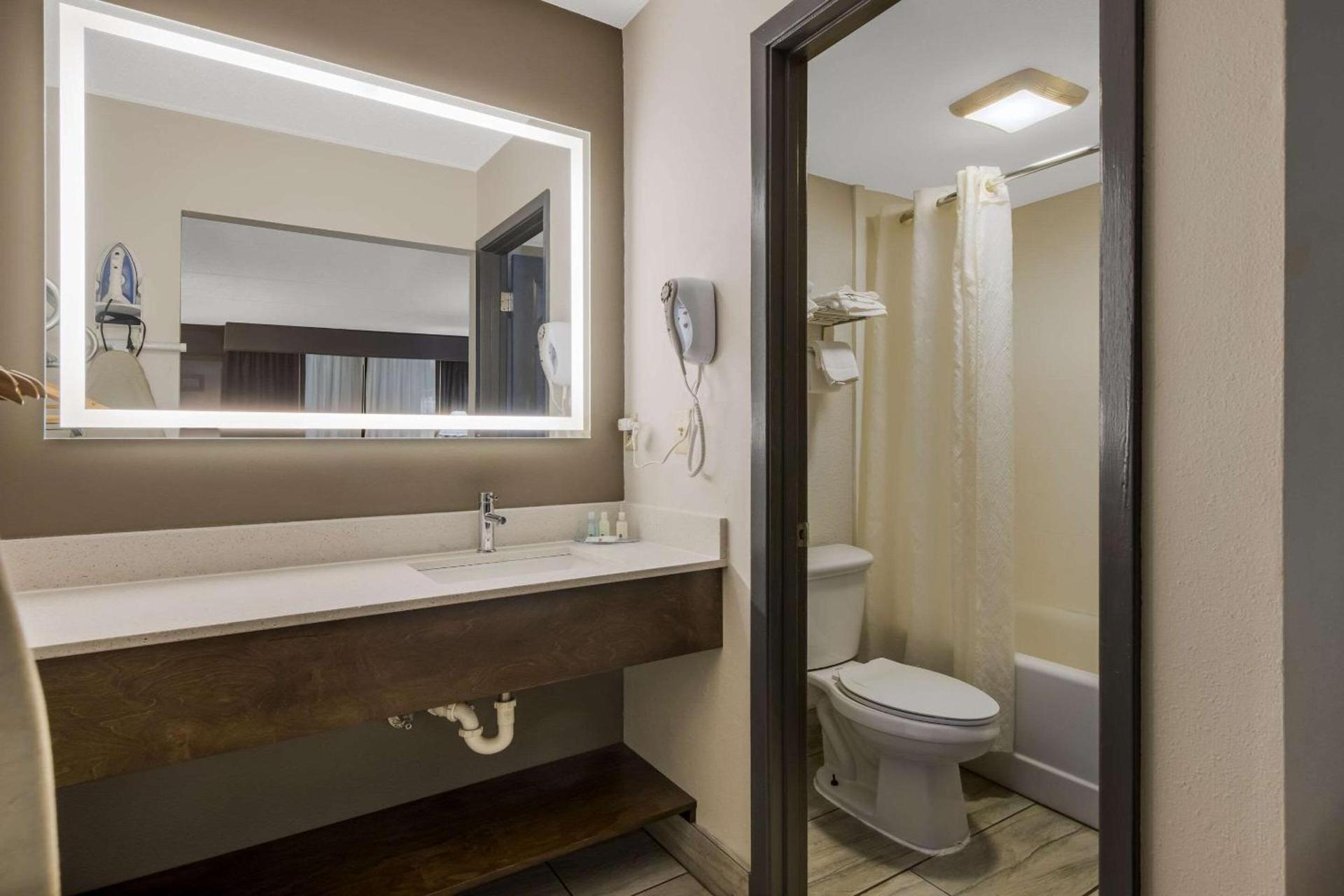 Quality Inn Asheville Airport photo 13