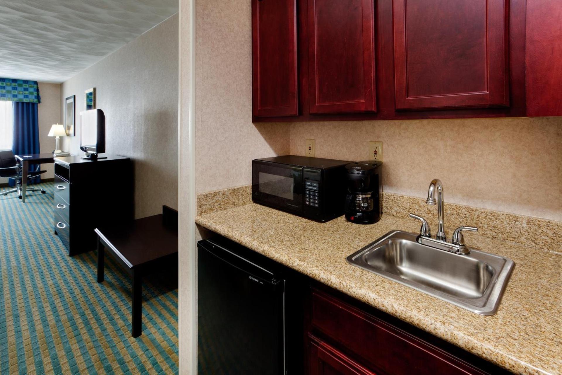 Holiday Inn Express & Suites Smithfield - Providence by IHG photo 7
