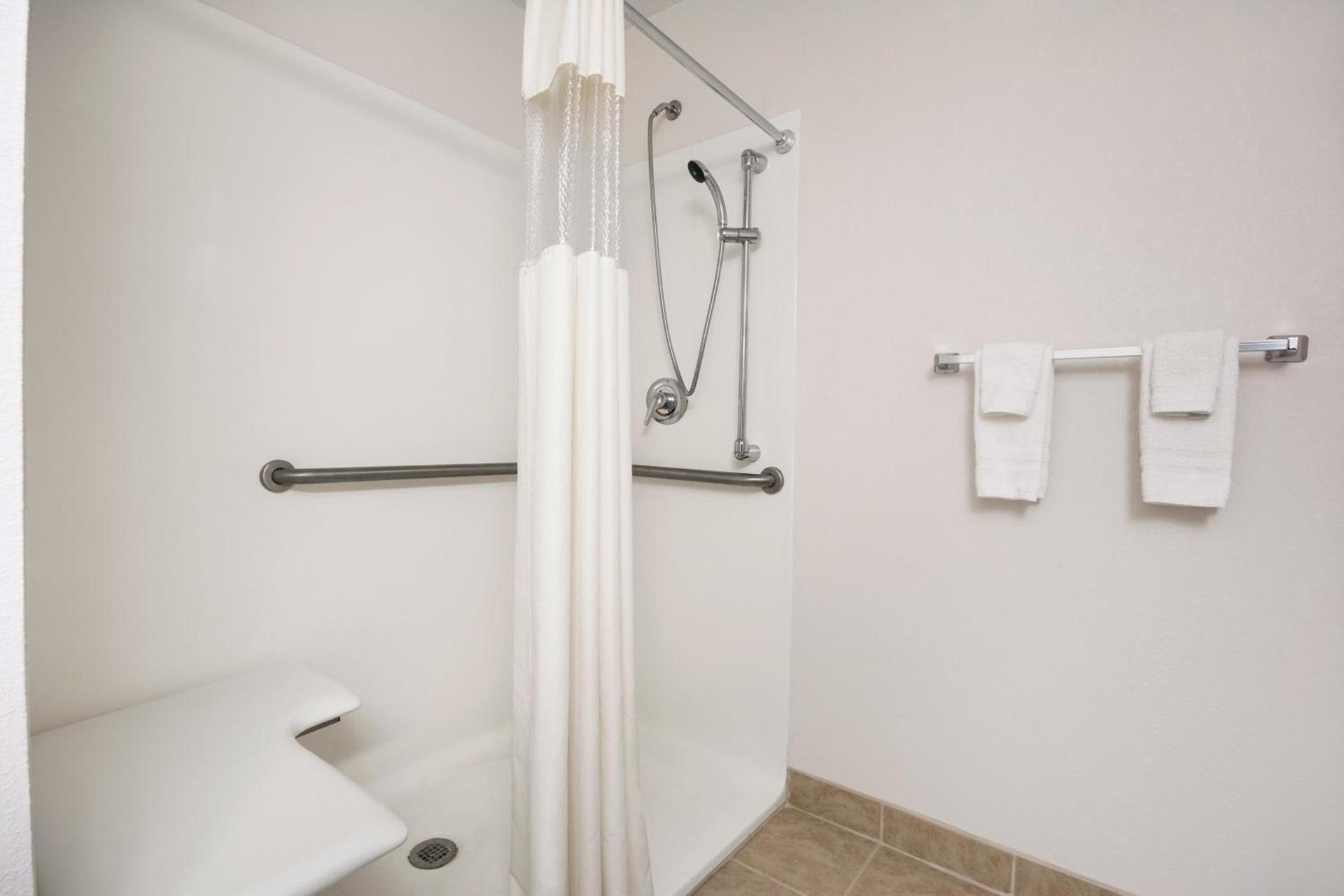 Days Inn by Wyndham Shelby photo 33