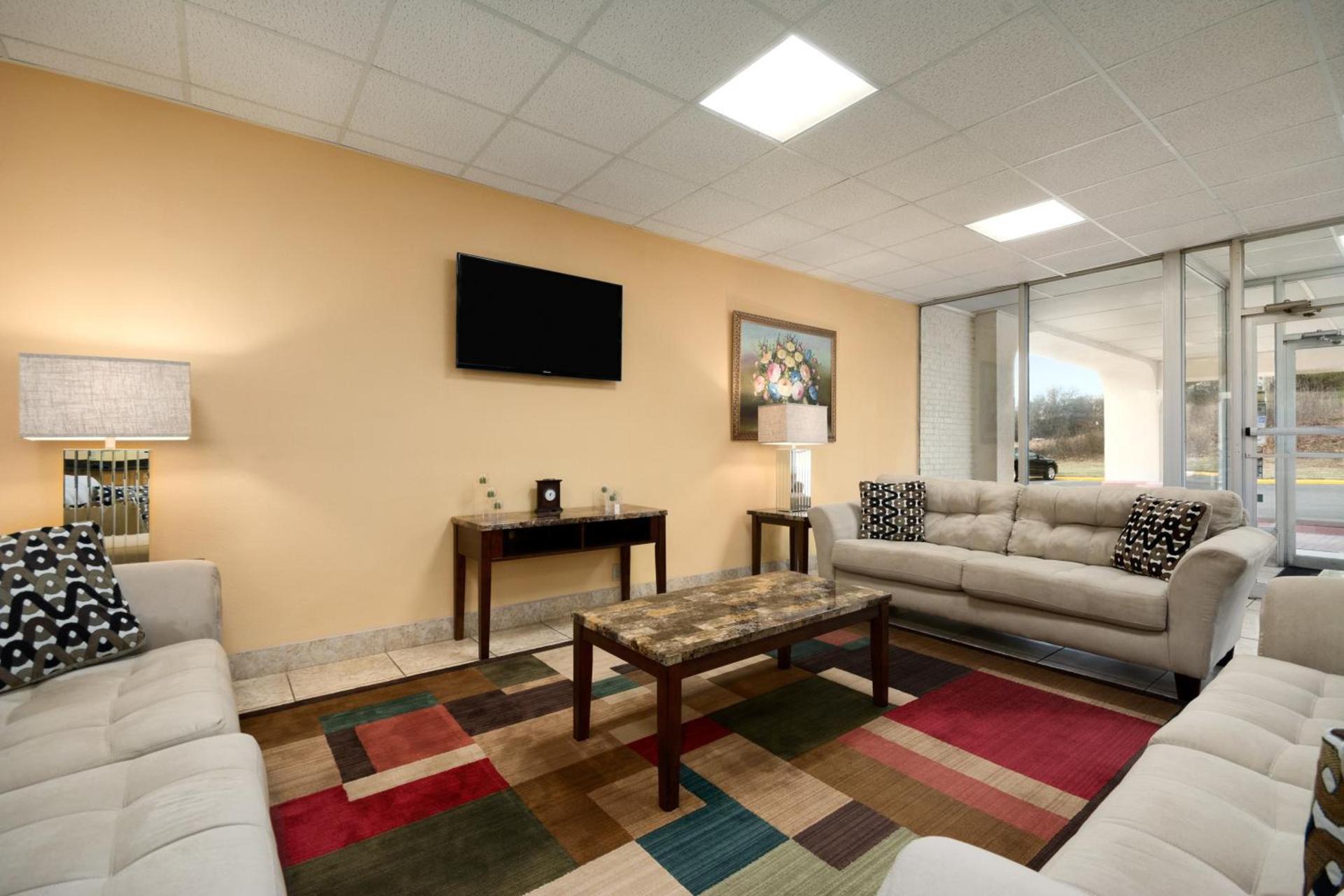 Days Inn by Wyndham Shelby photo 27