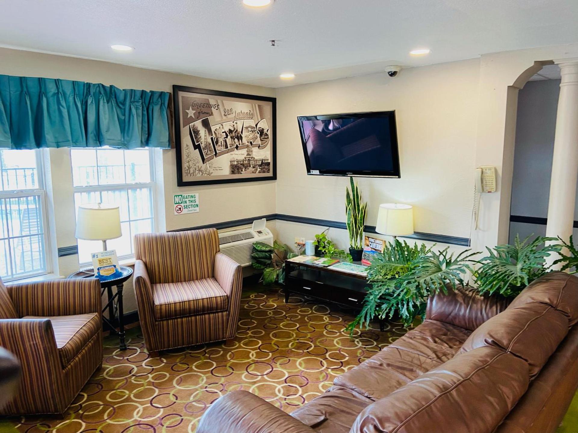 Super 8 by Wyndham San Antonio/Fiesta photo 16