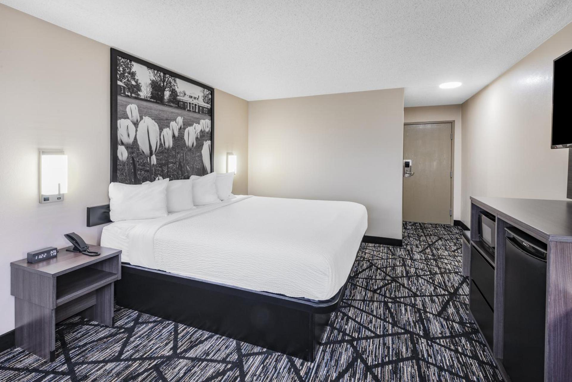 Super 8 by Wyndham Charlottesville photo 48