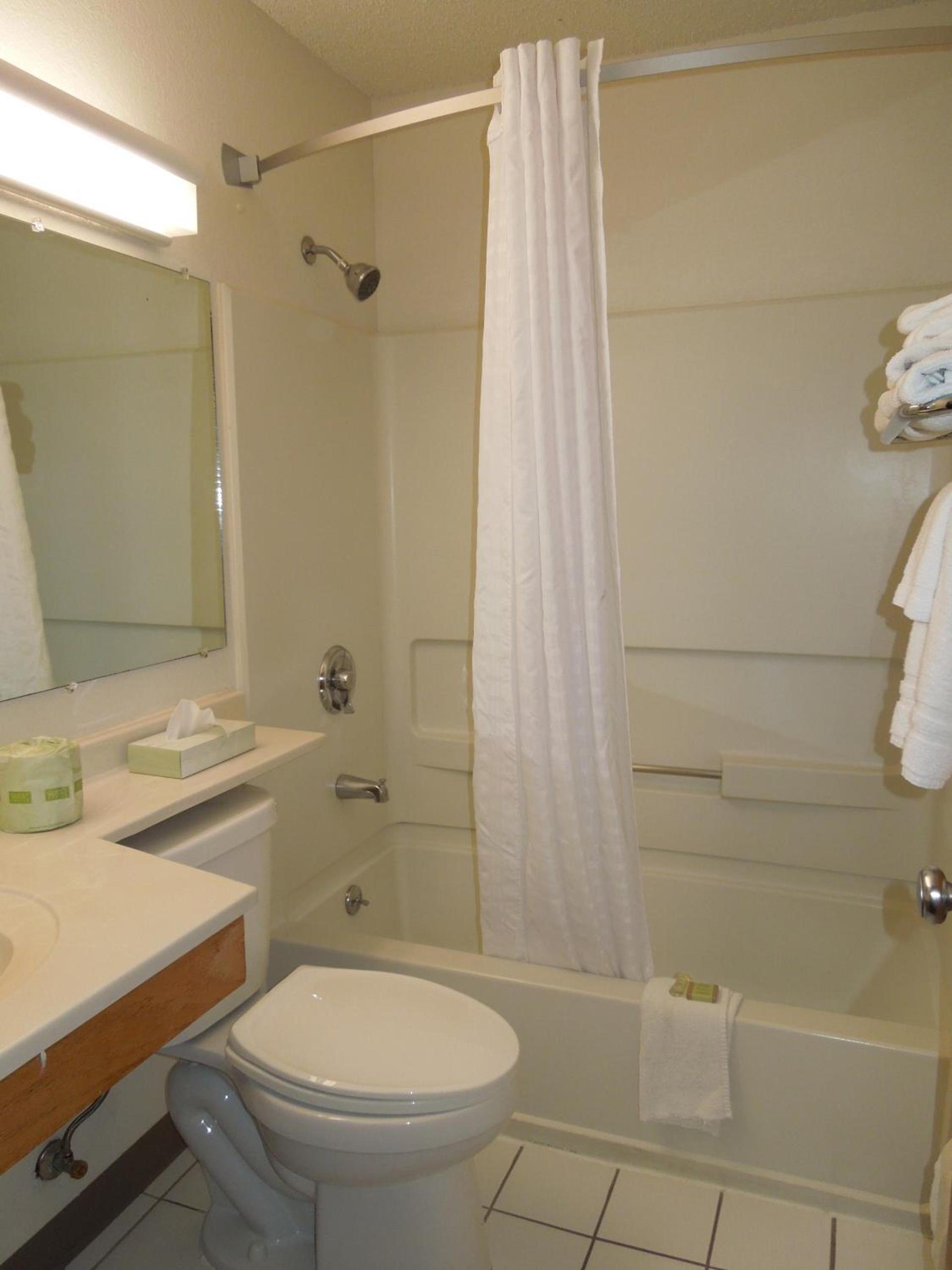 Super 8 by Wyndham Kent/Akron Area photo 30