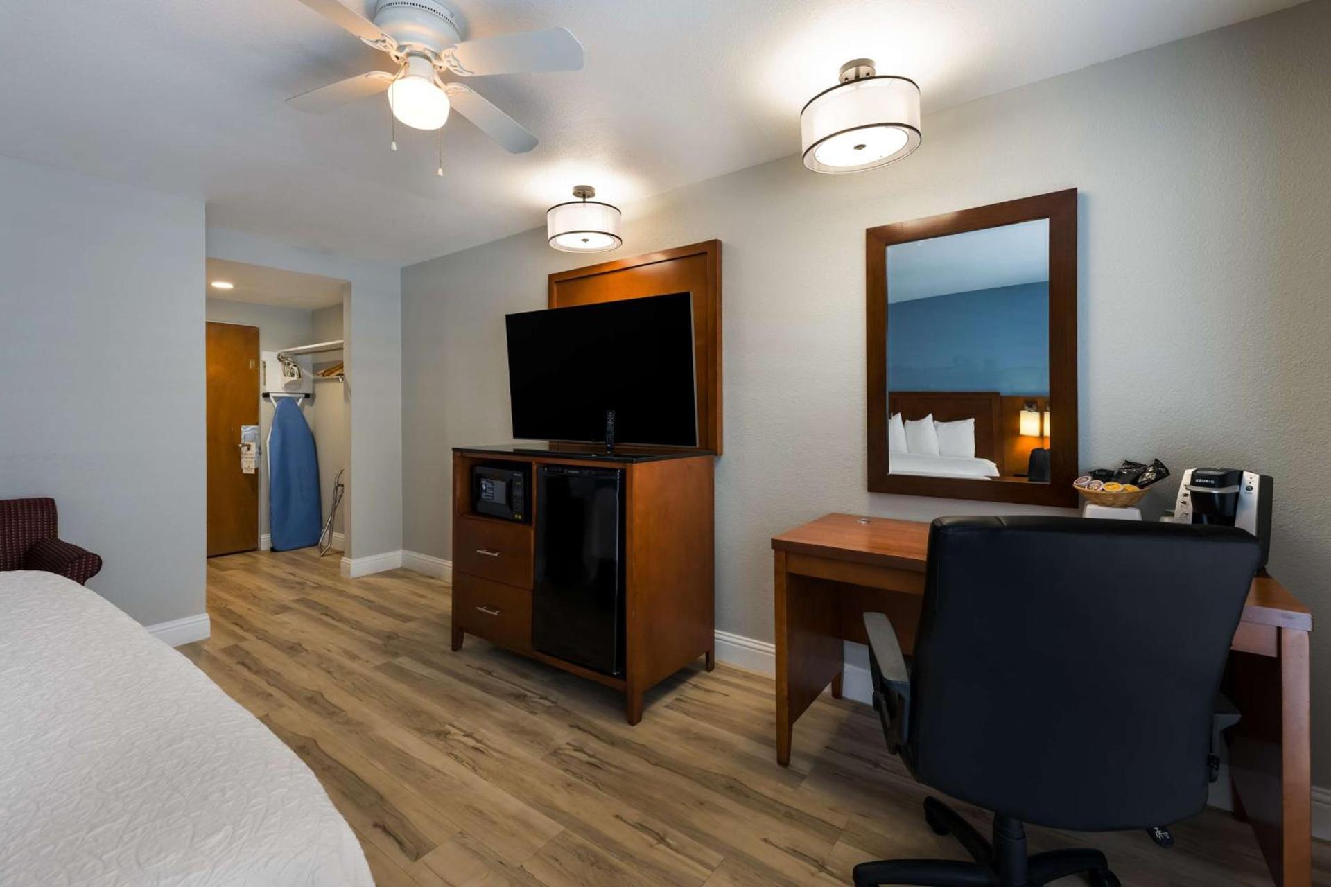 Comfort Inn near Hearst Castle - Cambria photo 19