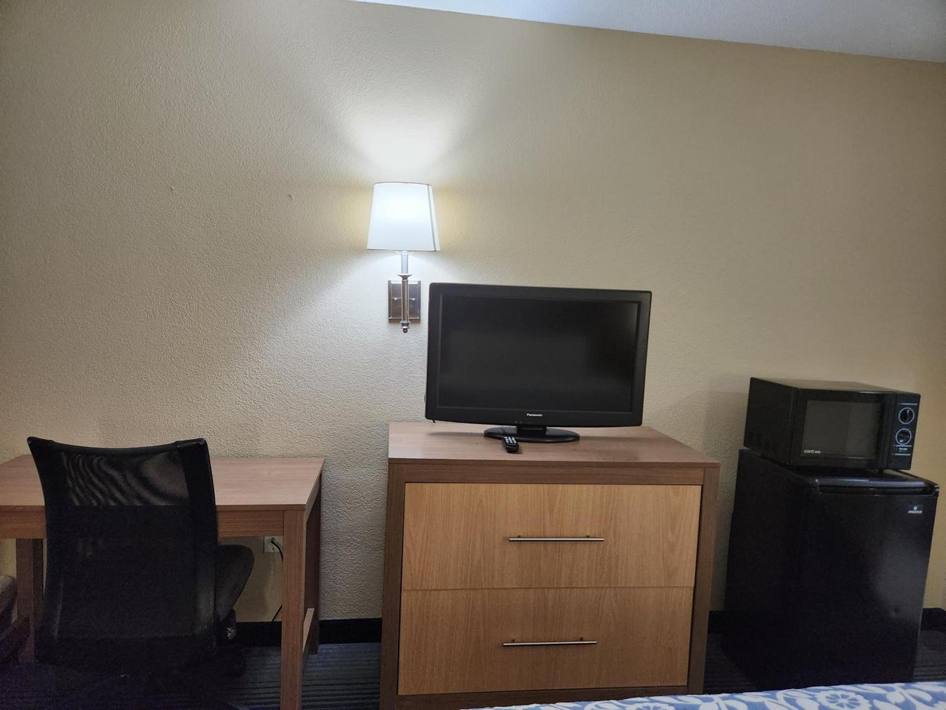Budget Host Inn photo 14